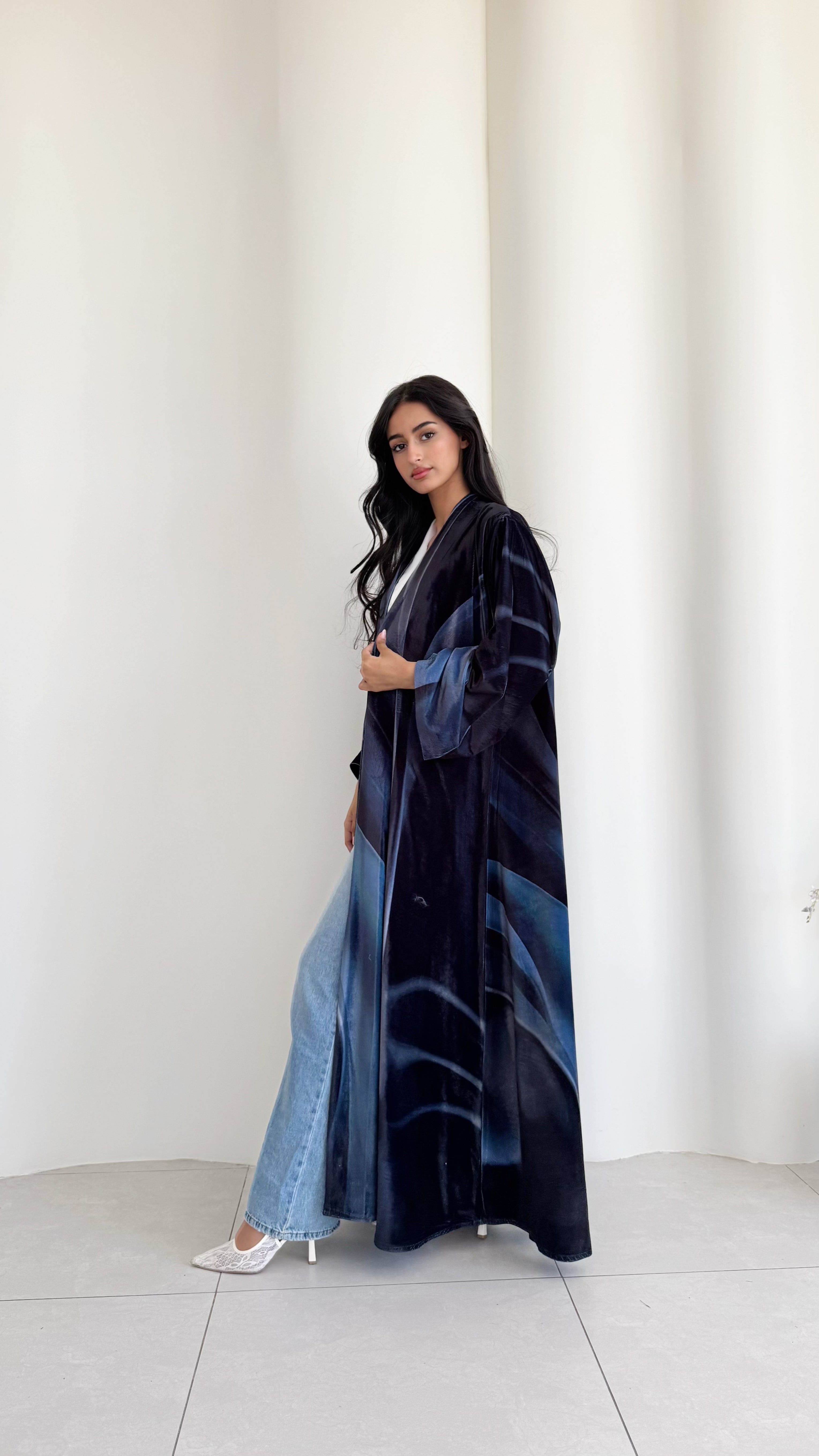 MW645 - Light Crepe Standing with Jacquard Half-Cloche