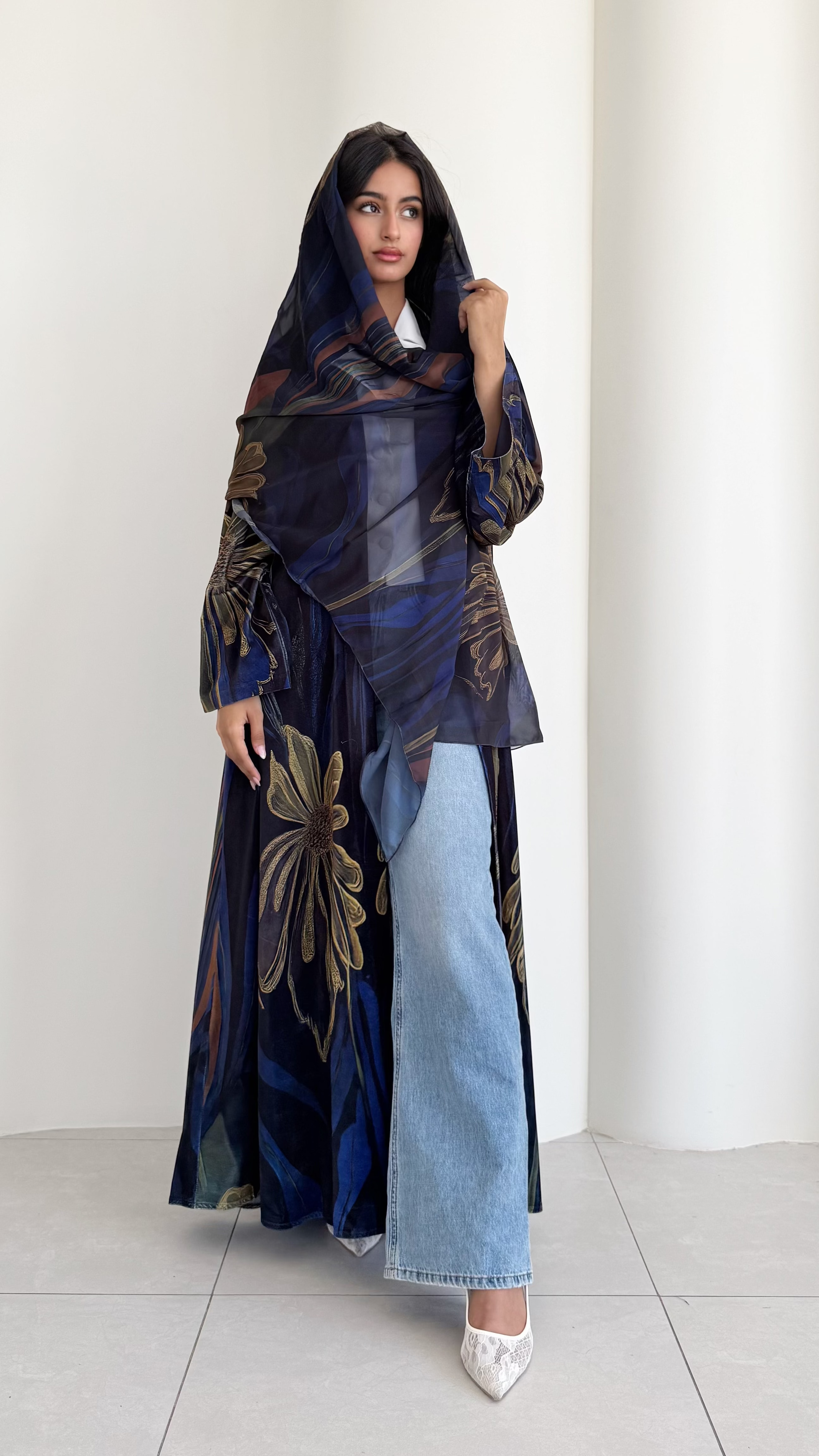 MW645 - Light Crepe Standing with Jacquard Half-Cloche