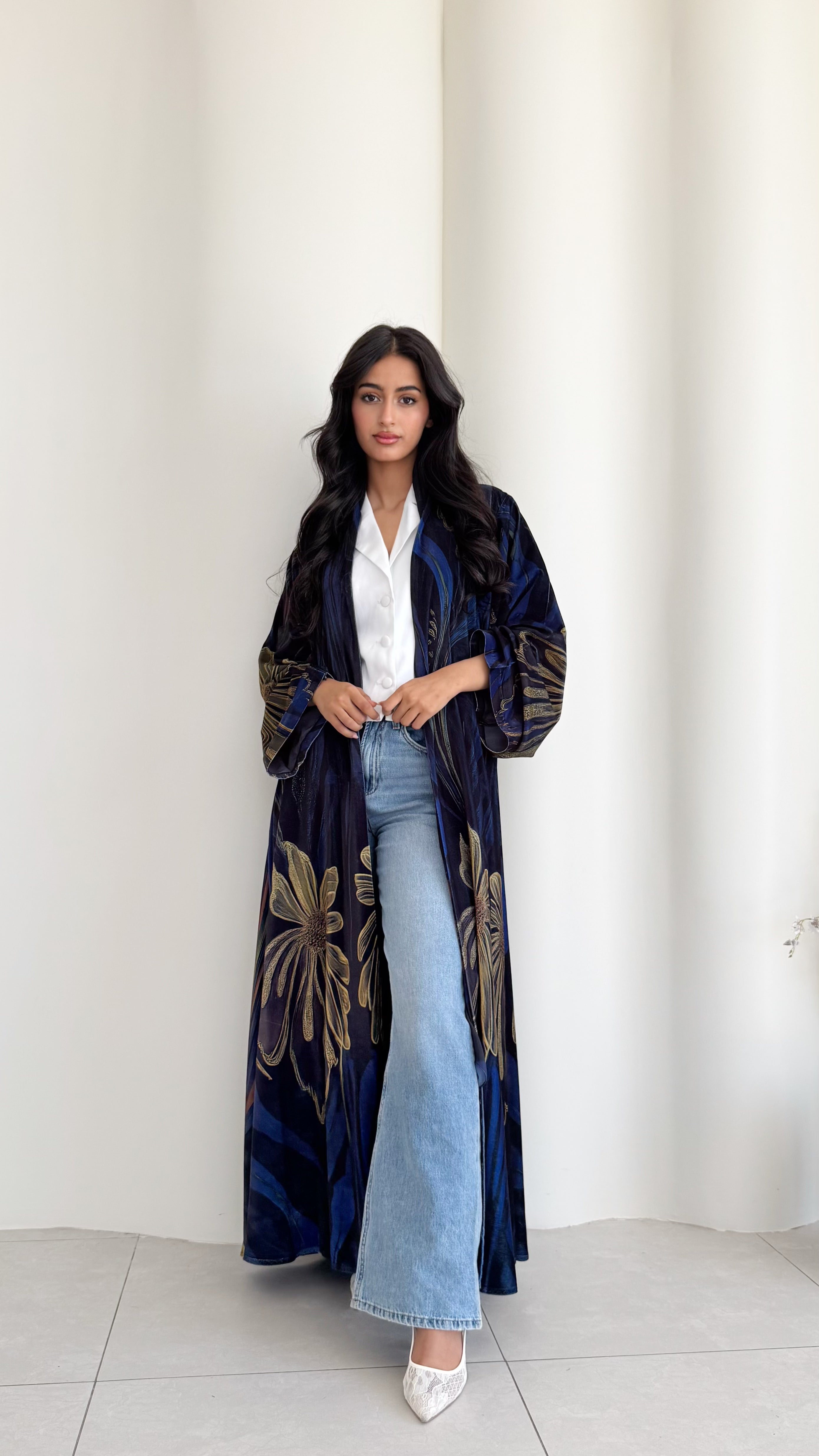 MW645 - Light Crepe Standing with Jacquard Half-Cloche