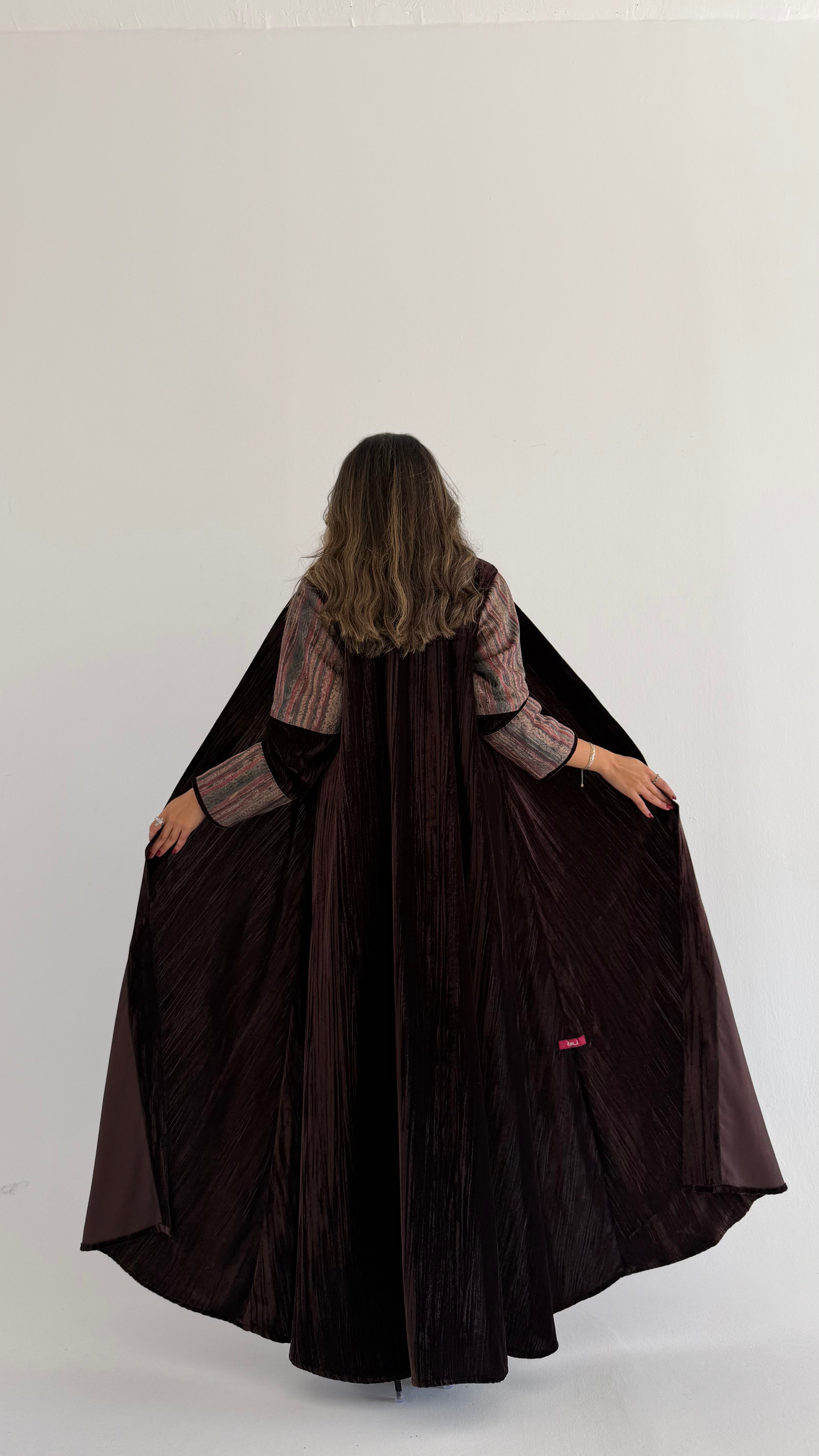 MWT892 - عباية مخمل مع تدخيلة - Aya