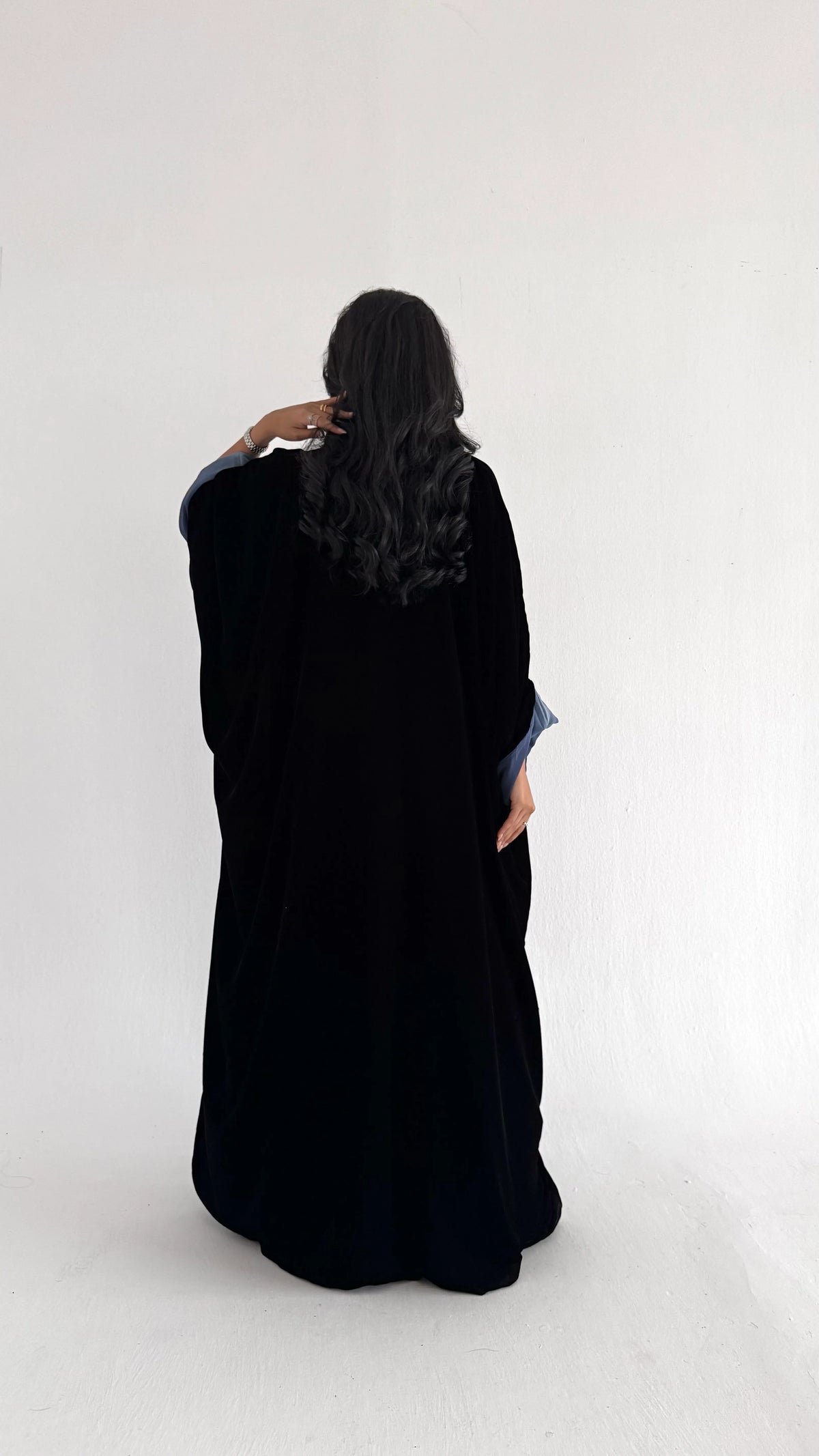 MW522  - عباية كحليه مخمل دبل فيس طباعة مموج كحلي - Aya