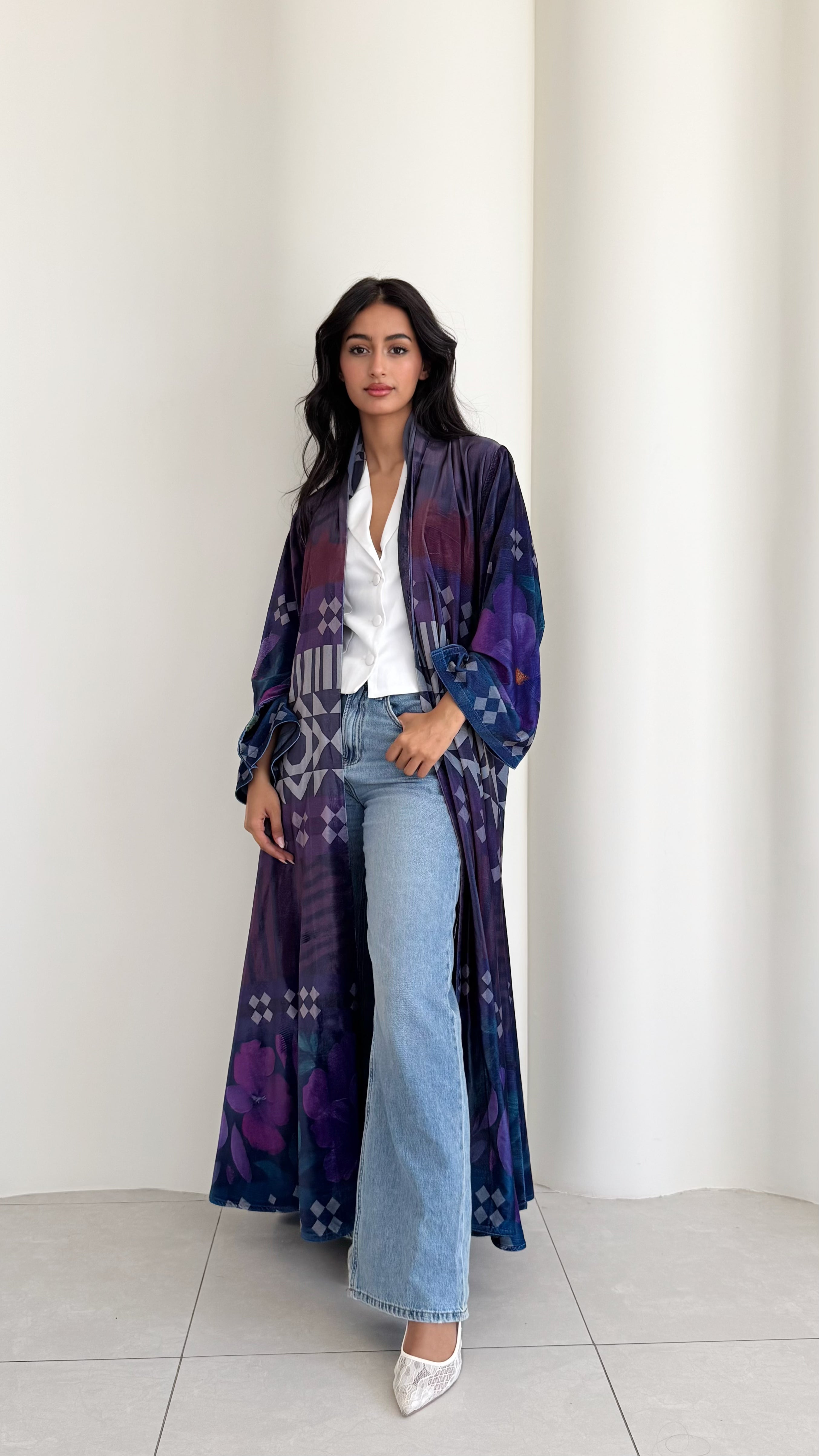 MW645 - Light Crepe Standing with Jacquard Half-Cloche