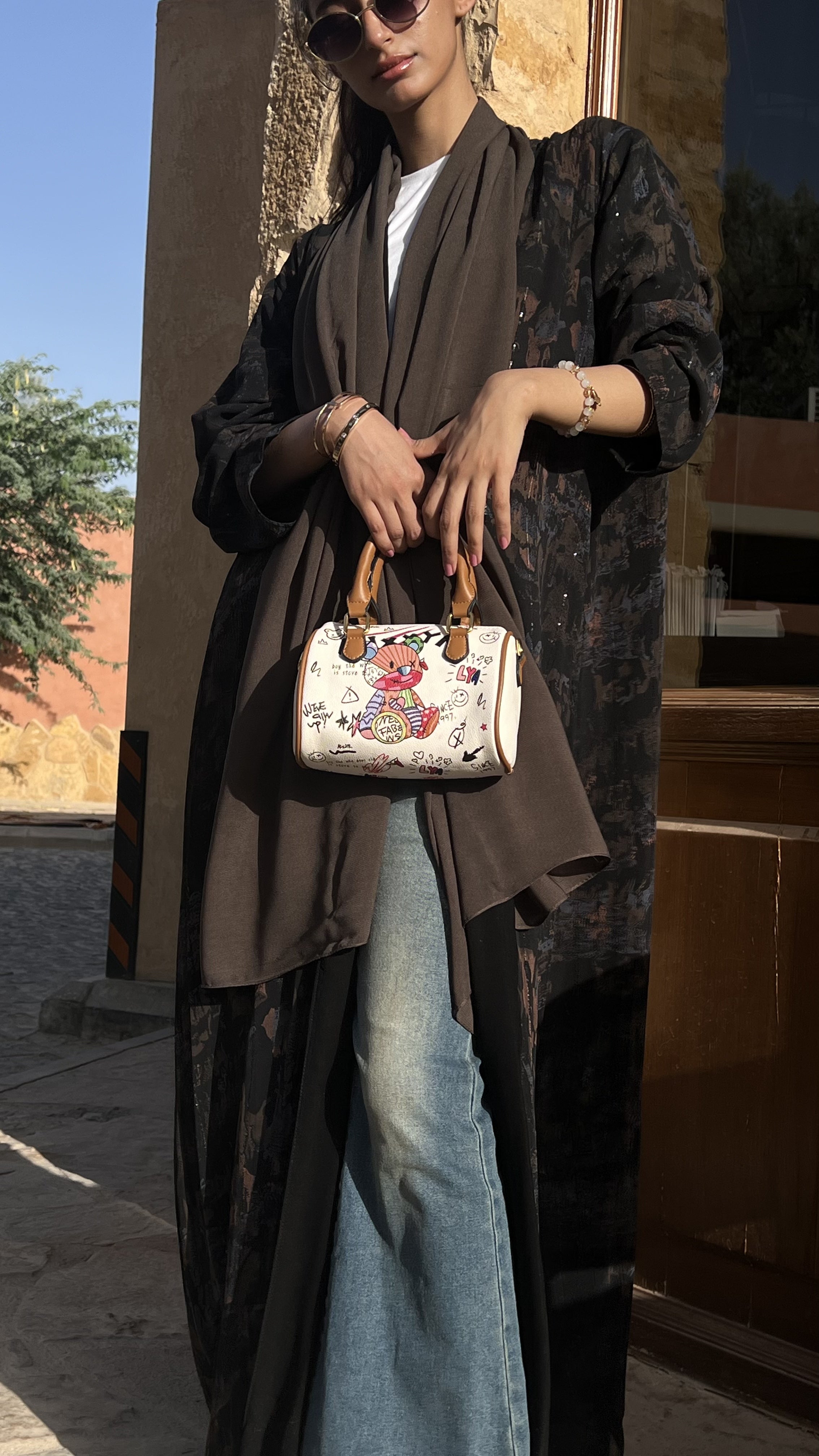 MW1385 -  عبايه لينن بطبعات مع ياقه بلون بني نص كلوش