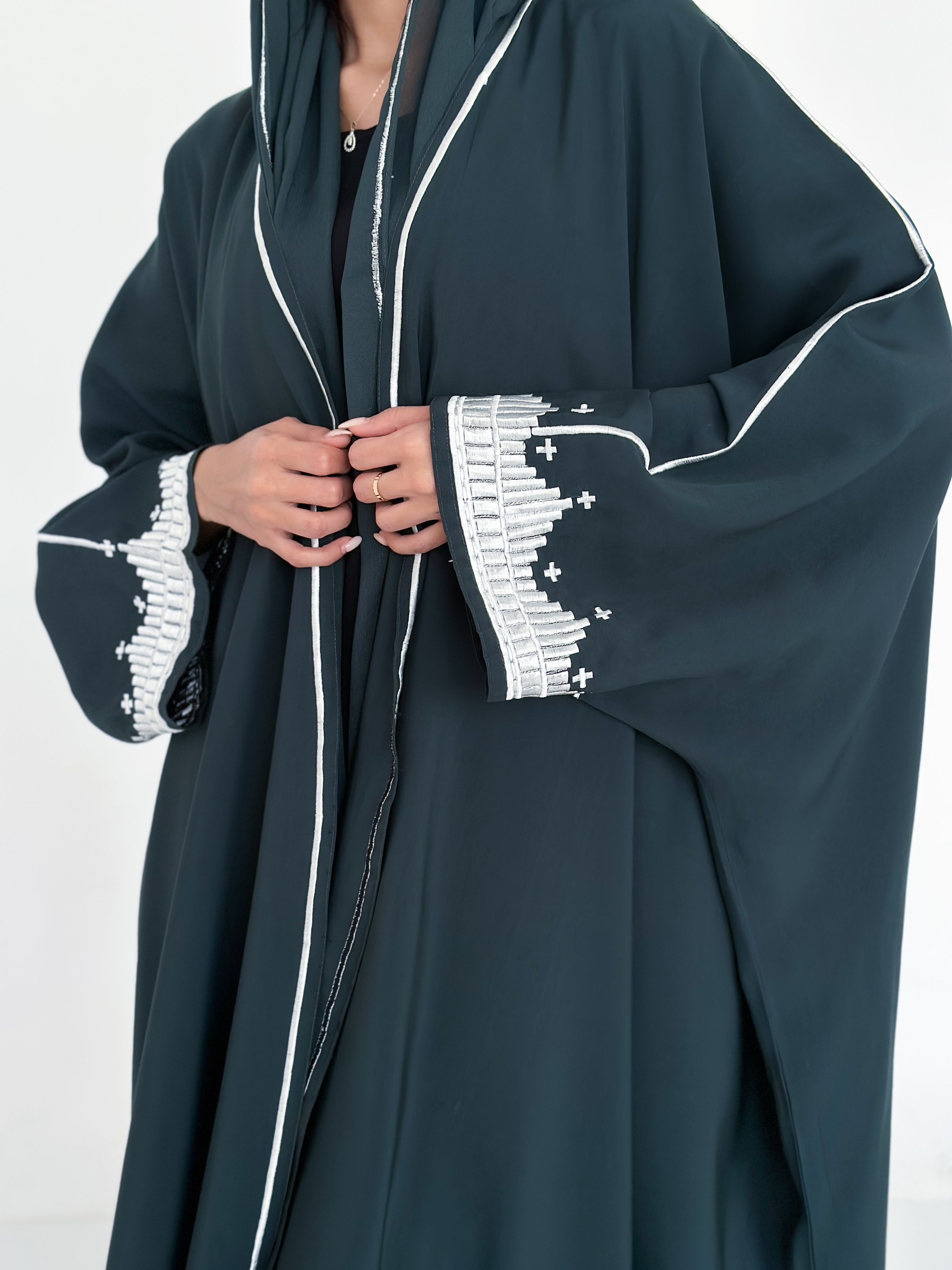 MW645 - Light Crepe Standing with Jacquard Half-Cloche