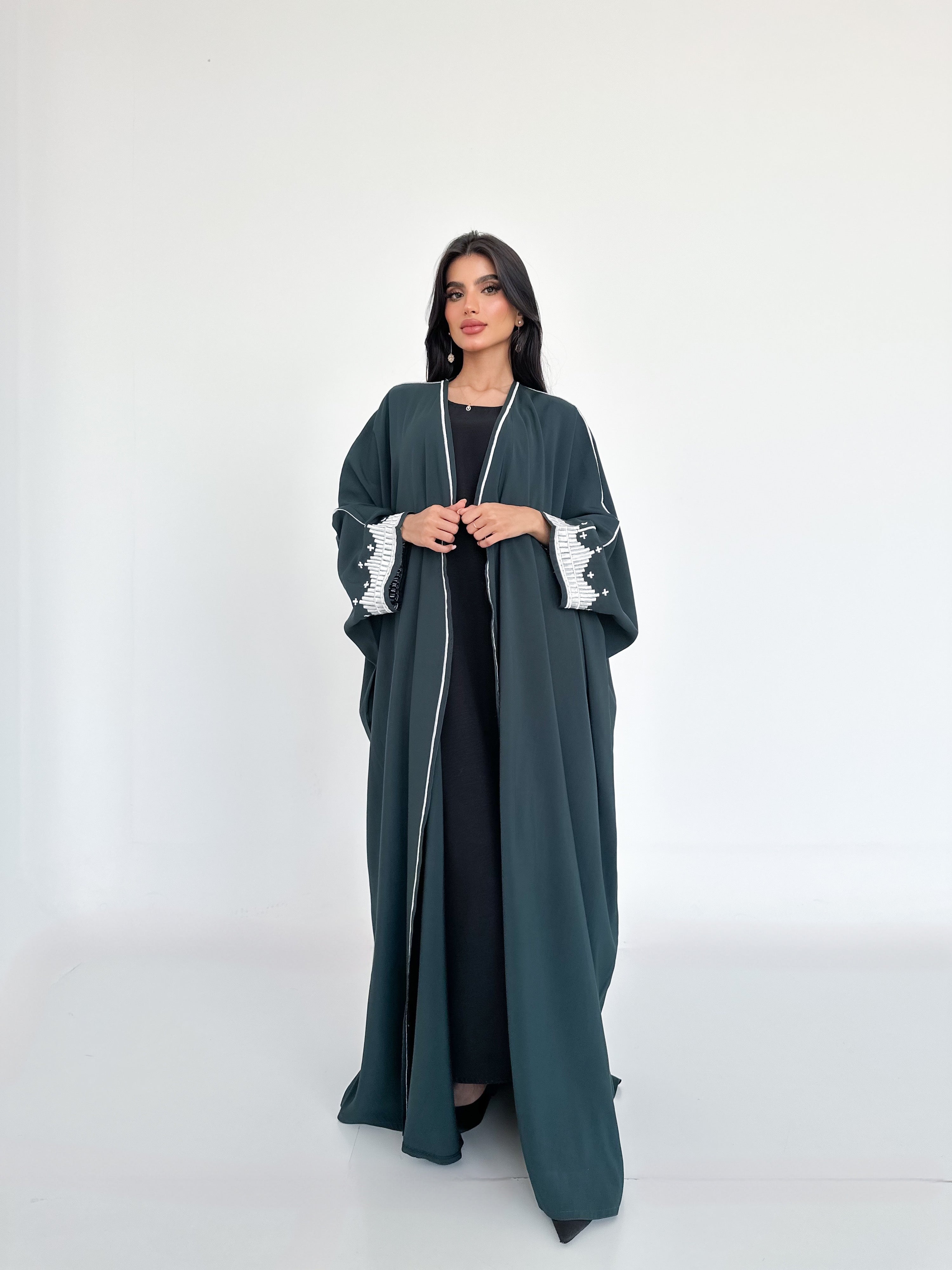 MW645 - Light Crepe Standing with Jacquard Half-Cloche