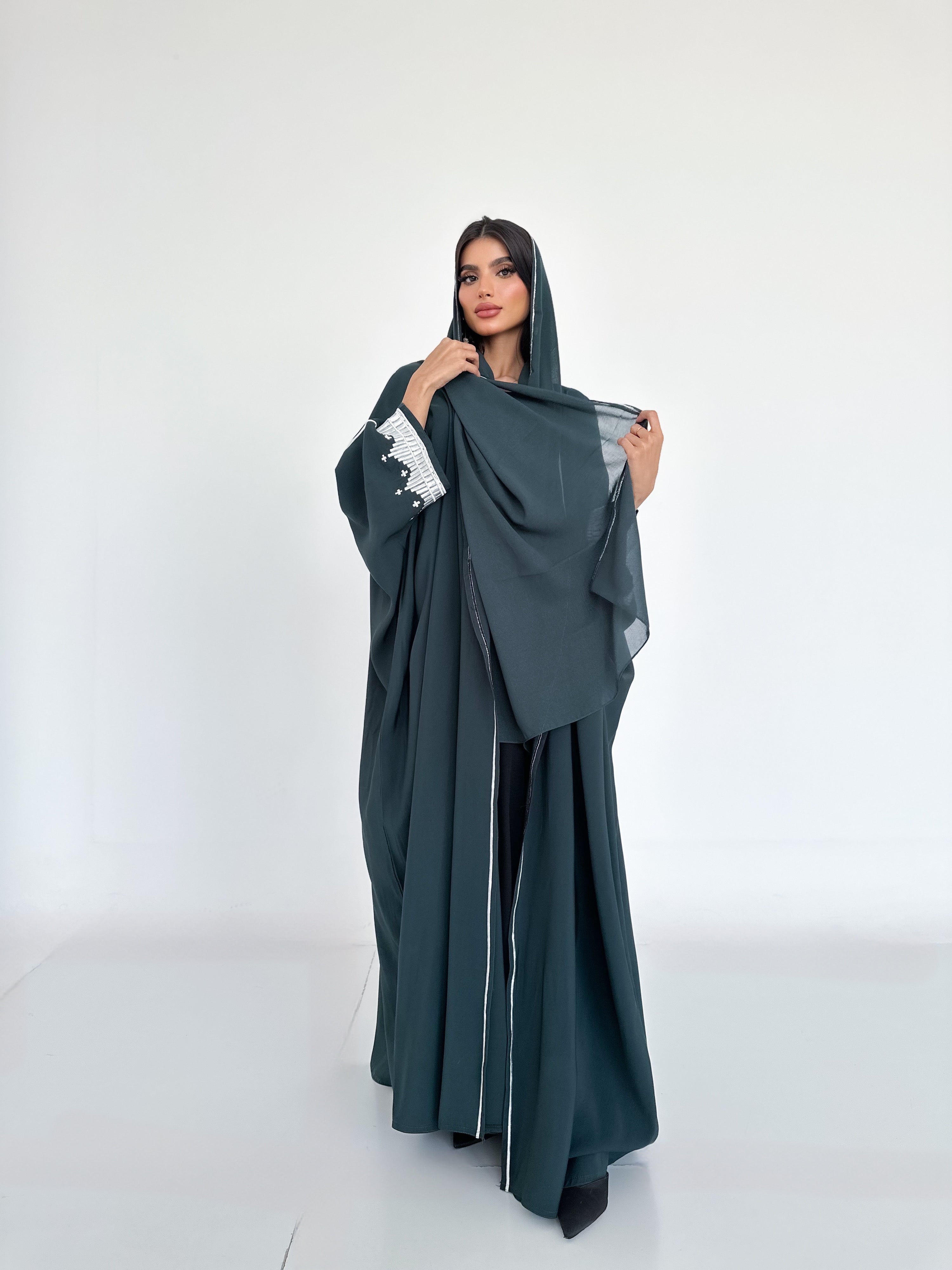 MW645 - Light Crepe Standing with Jacquard Half-Cloche