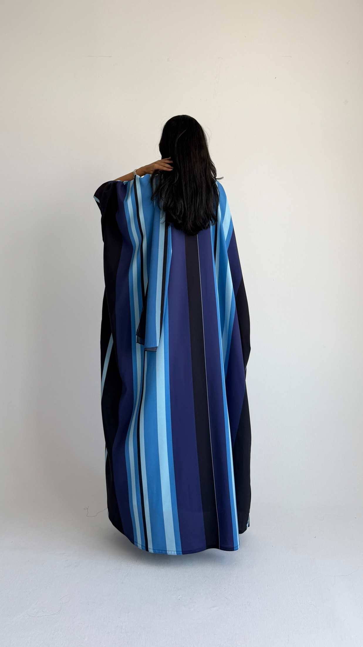 MWT2093 - عباية مقلم ازرق |  Blue Striped Print Abaya - Aya
