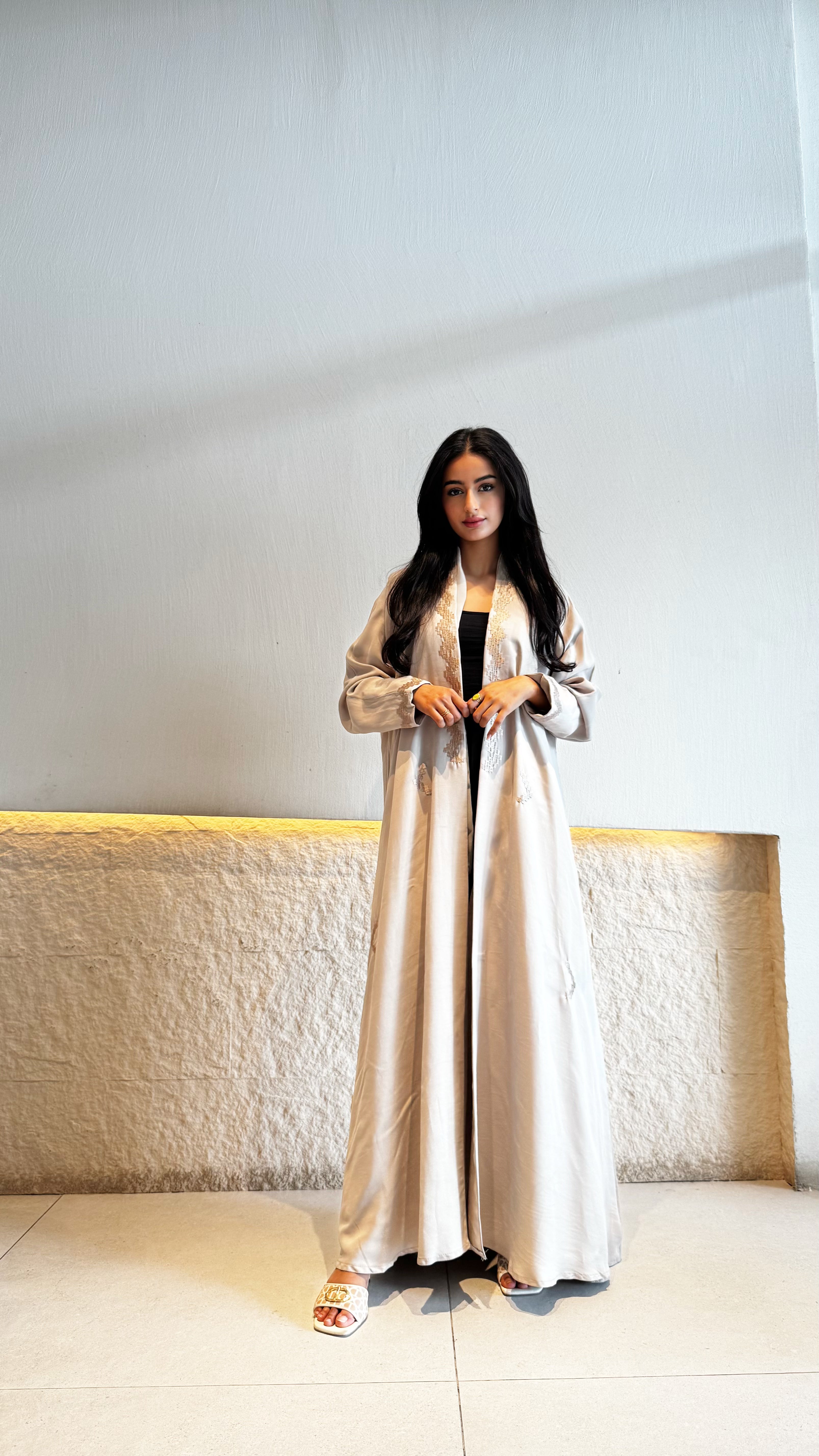 MW645 - Light Crepe Standing with Jacquard Half-Cloche