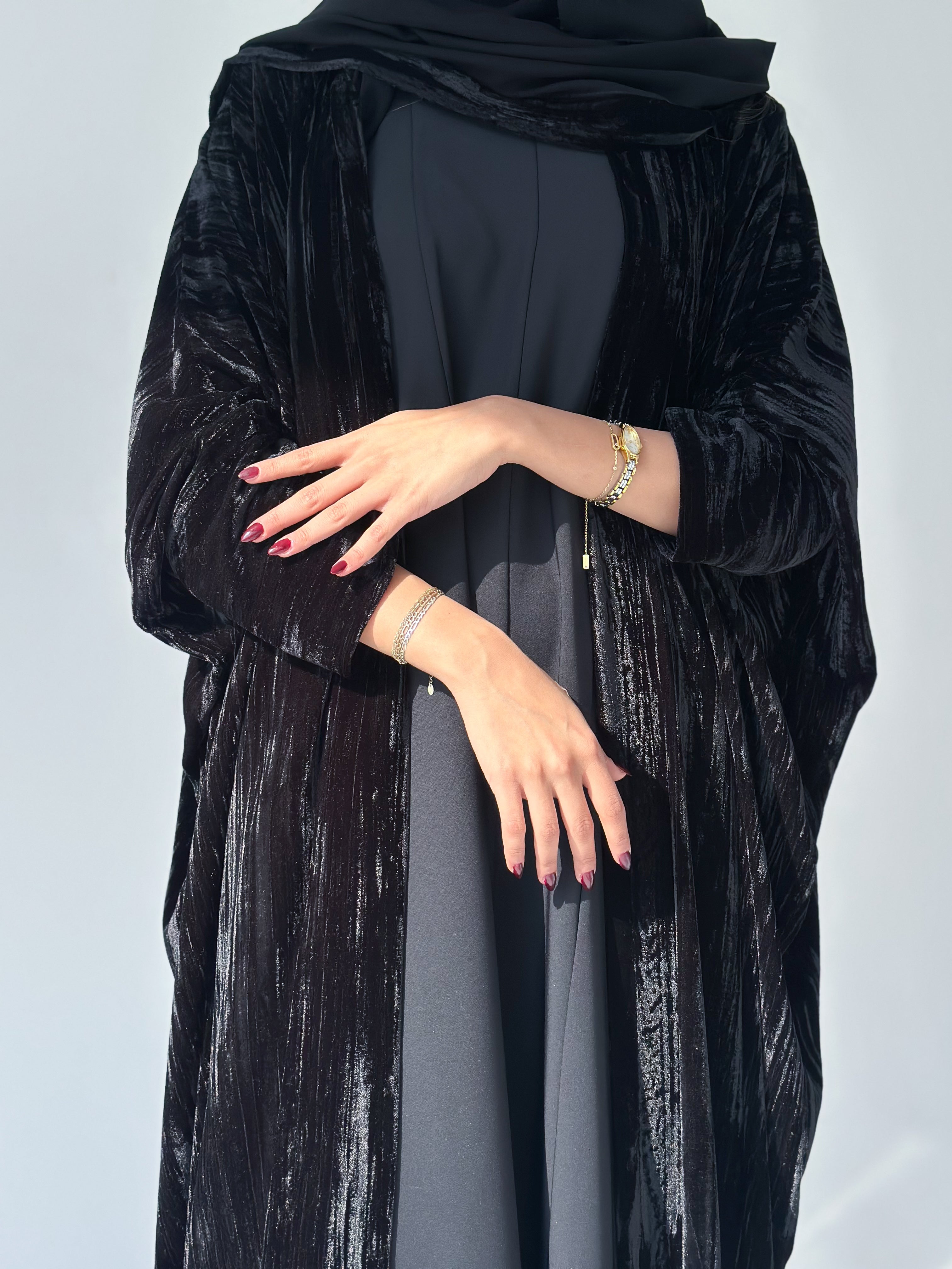 MW1886 - عباية مخمل مع فستان كريب