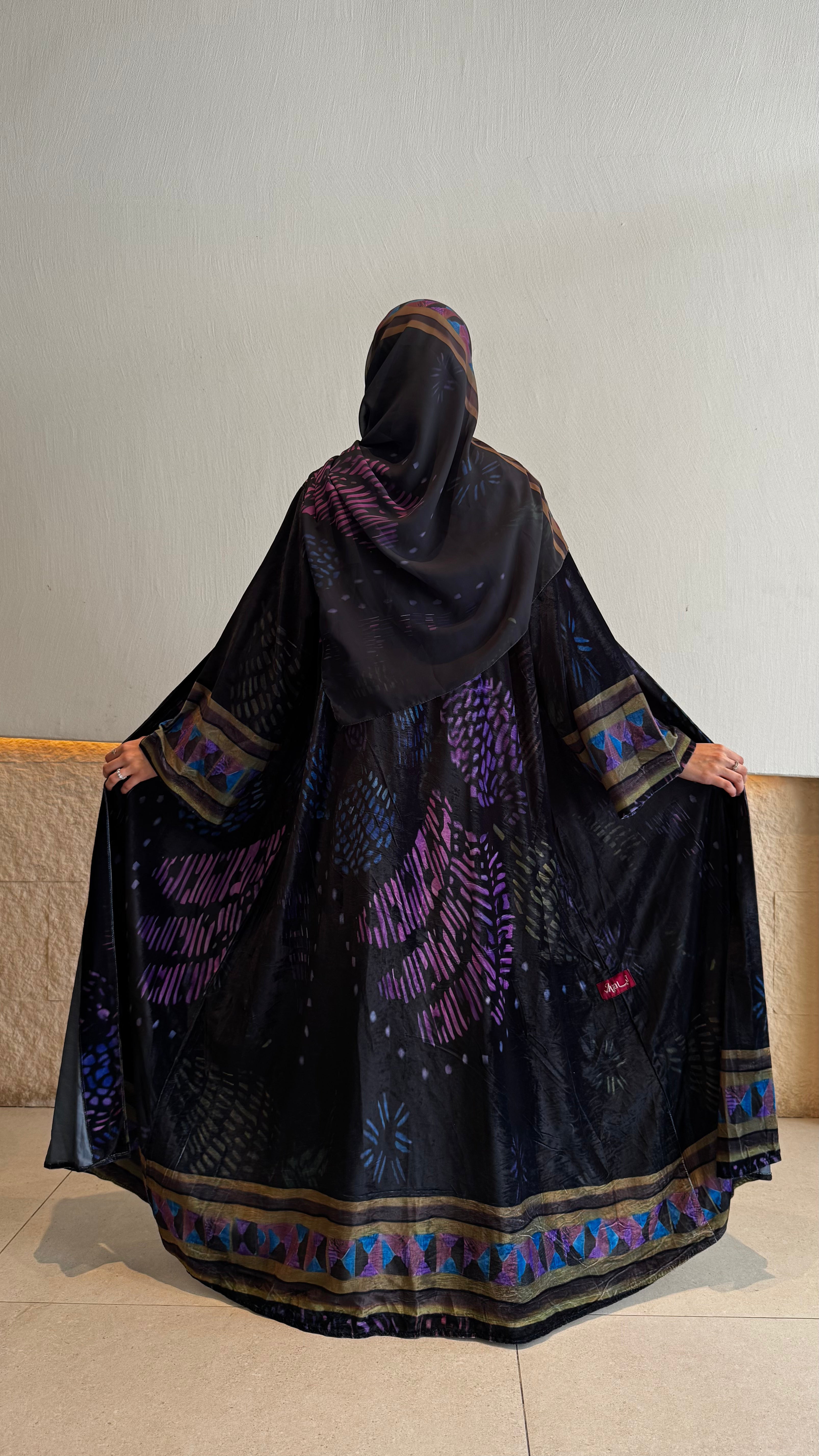 MWT634 - عباية مخمل طباعة