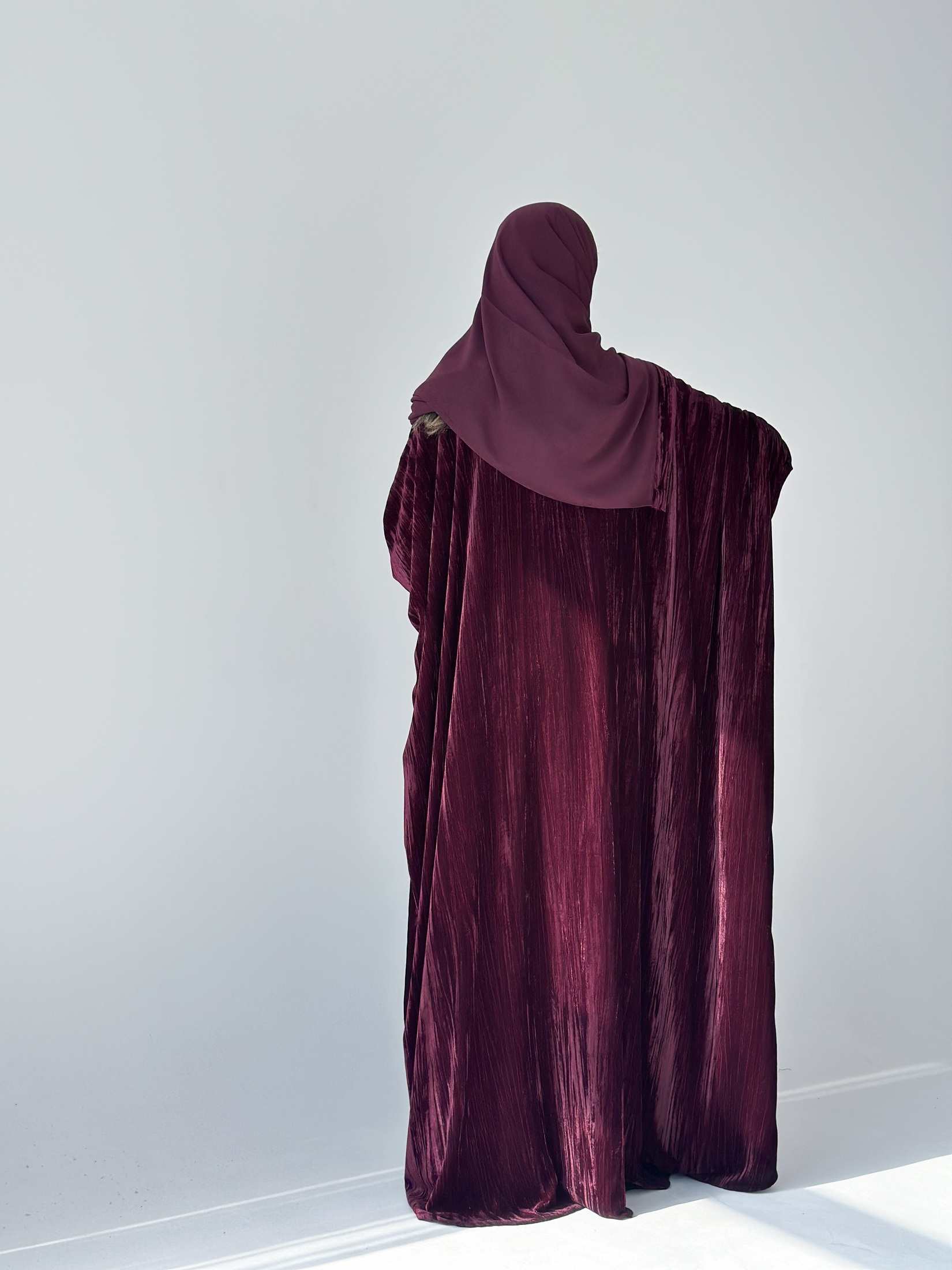 MW1890 - عباية مخمل مع فستان كريب - Aya