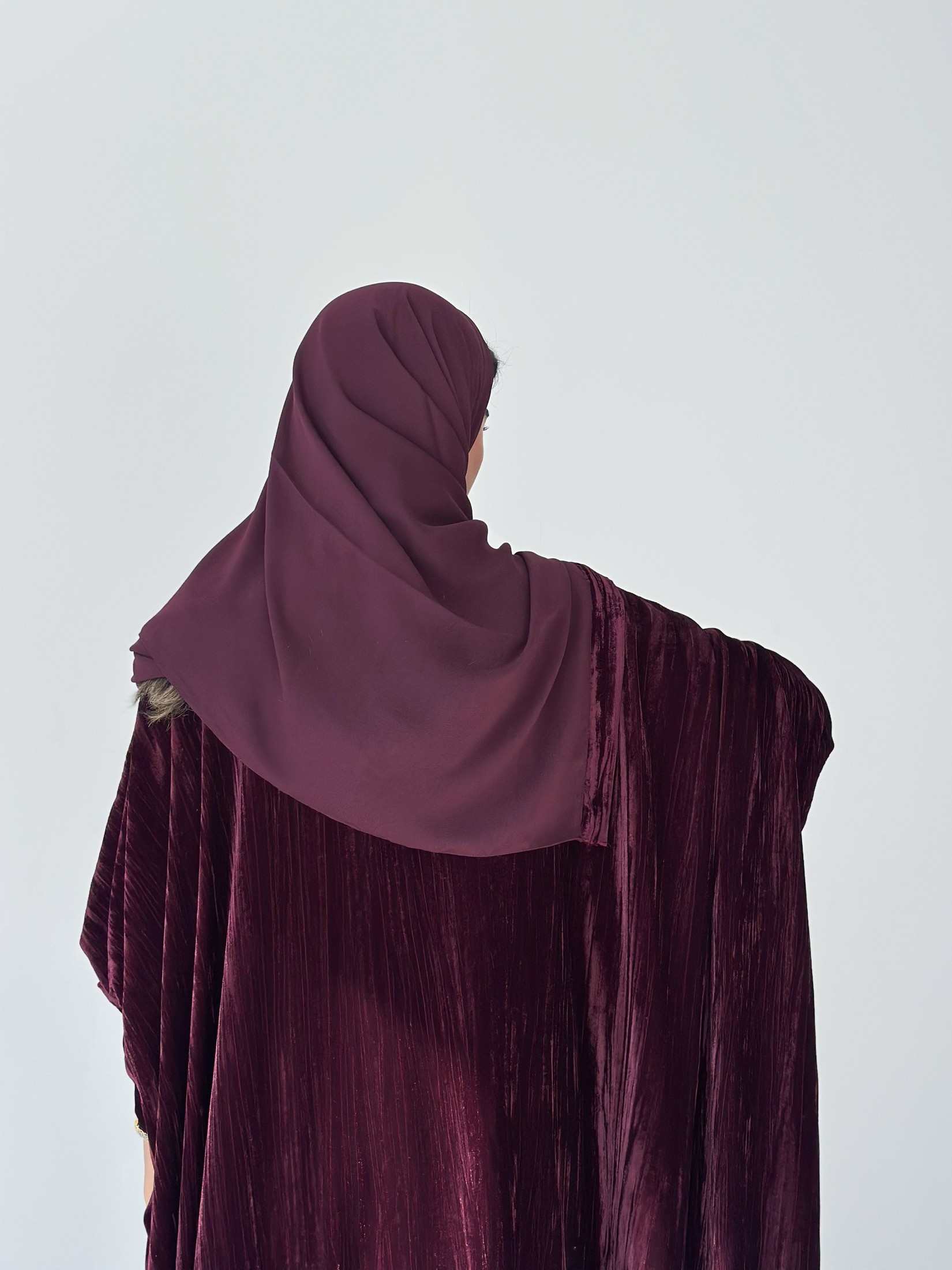 MW1890 - عباية مخمل مع فستان كريب - Aya