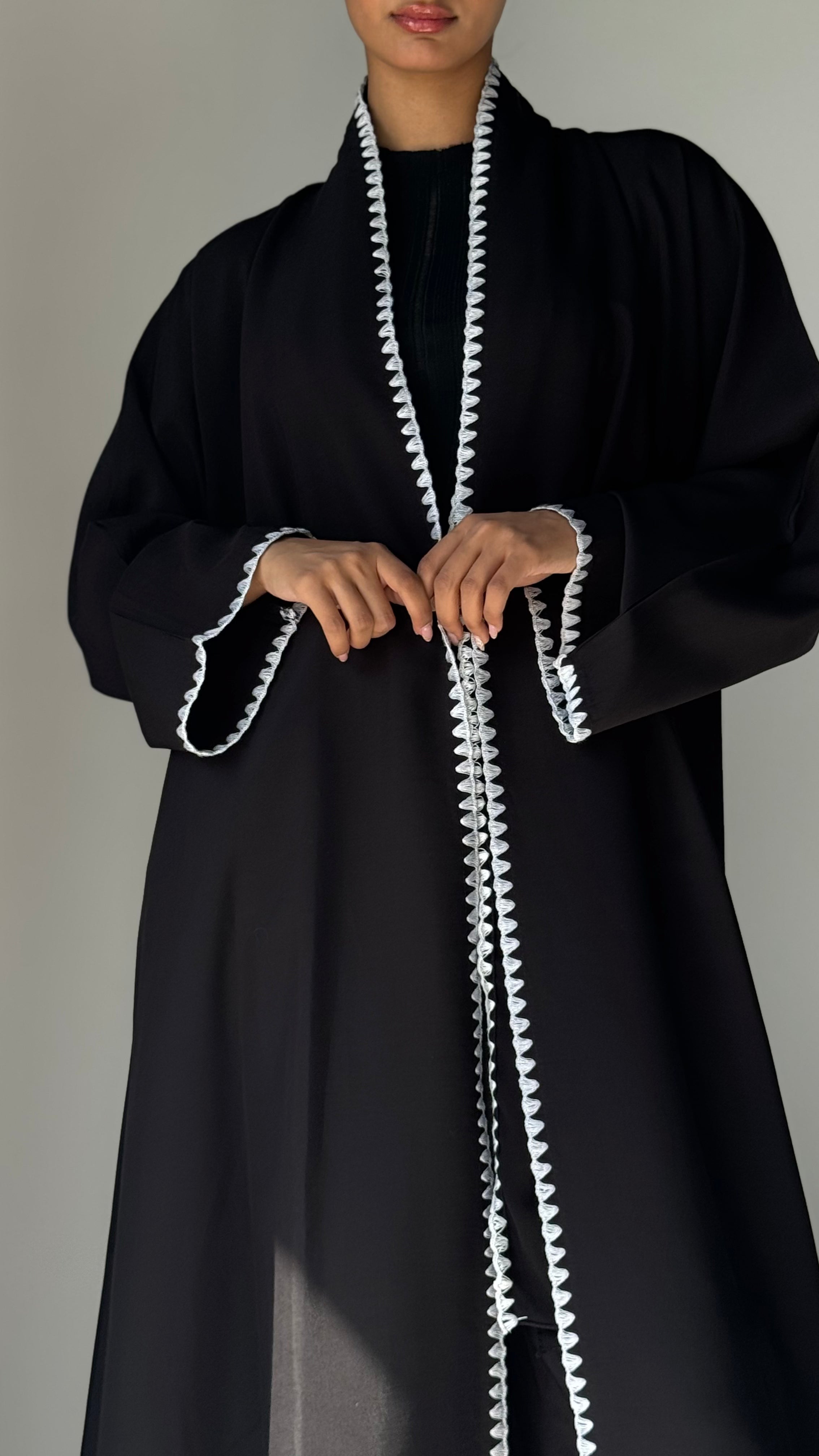 MW645 - Light Crepe Standing with Jacquard Half-Cloche