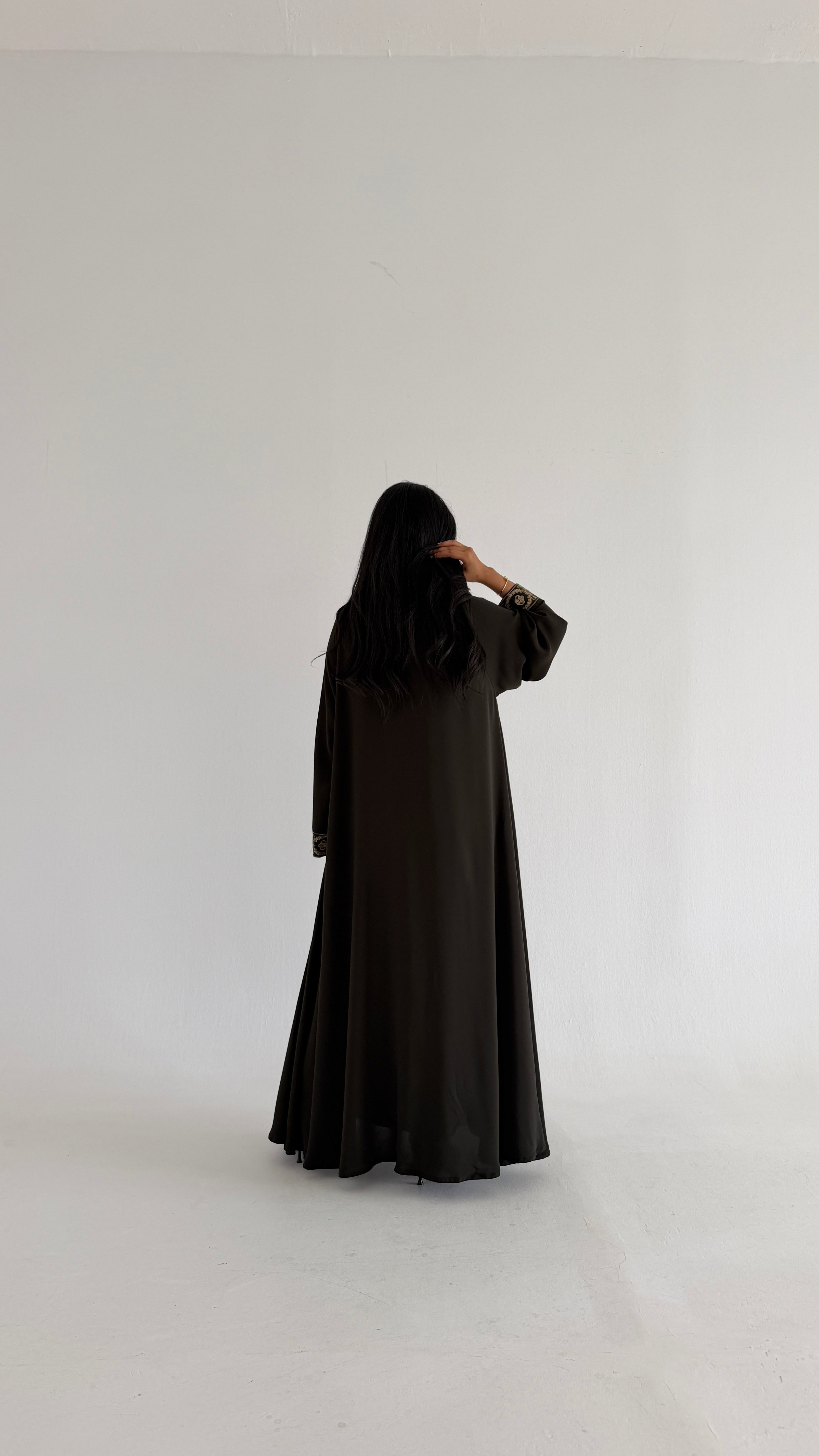 MW2138 - عبايه دبل كلوش بخامة نواعم كوري - Aya