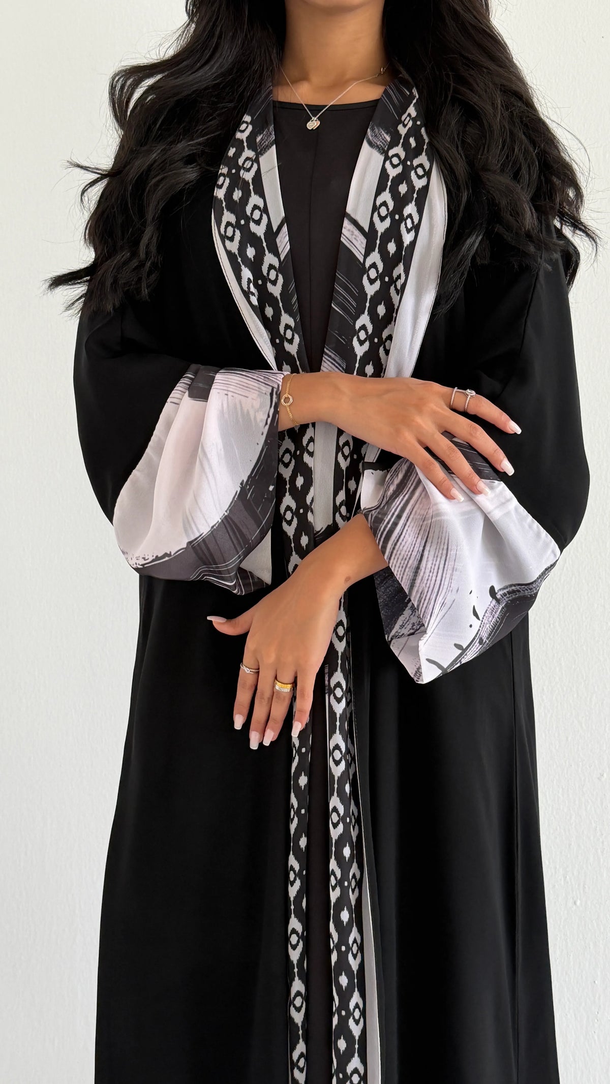 MW433 - عباية سوداء دبل فيس طباعة