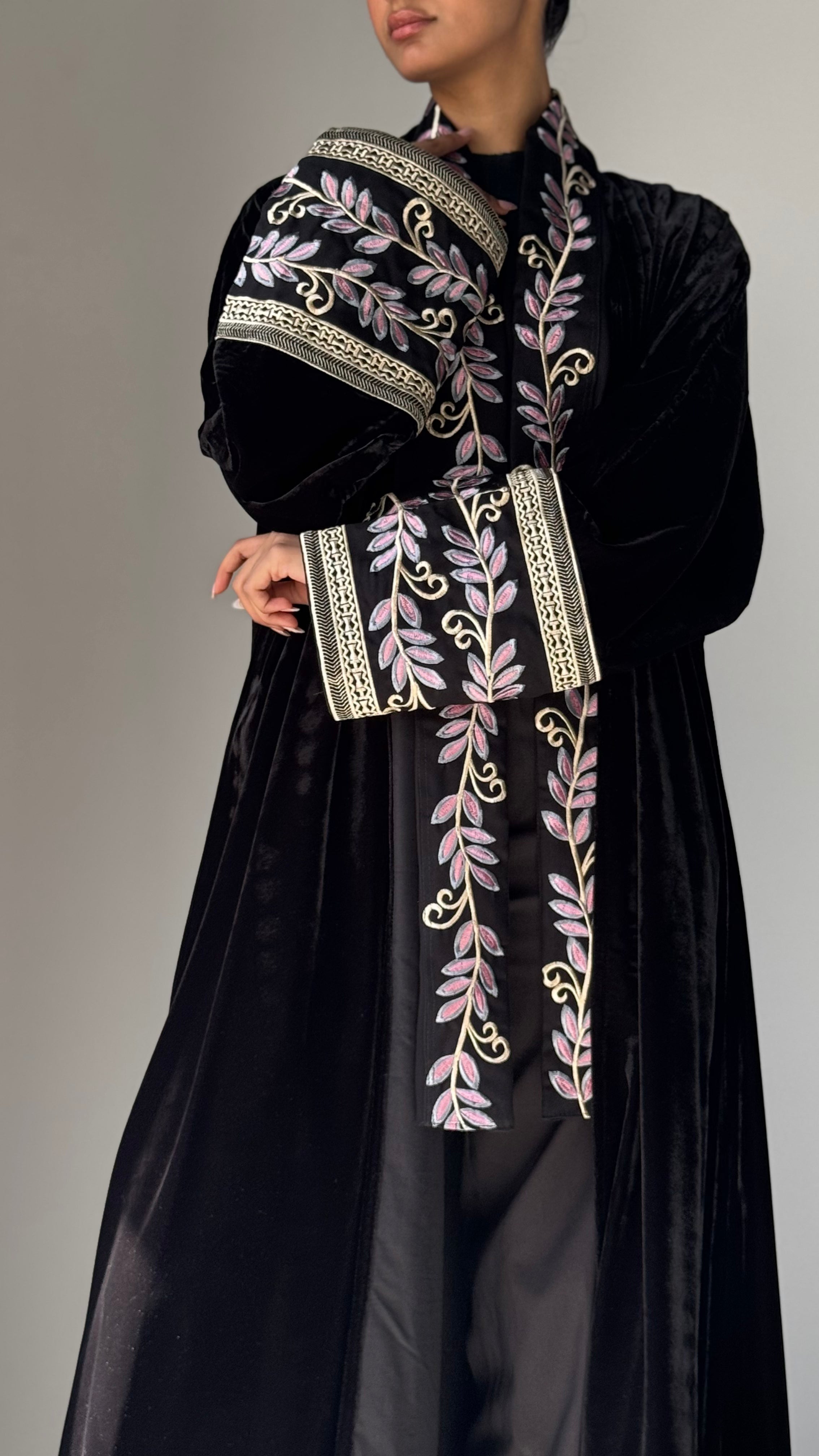 MW645 - Light Crepe Standing with Jacquard Half-Cloche