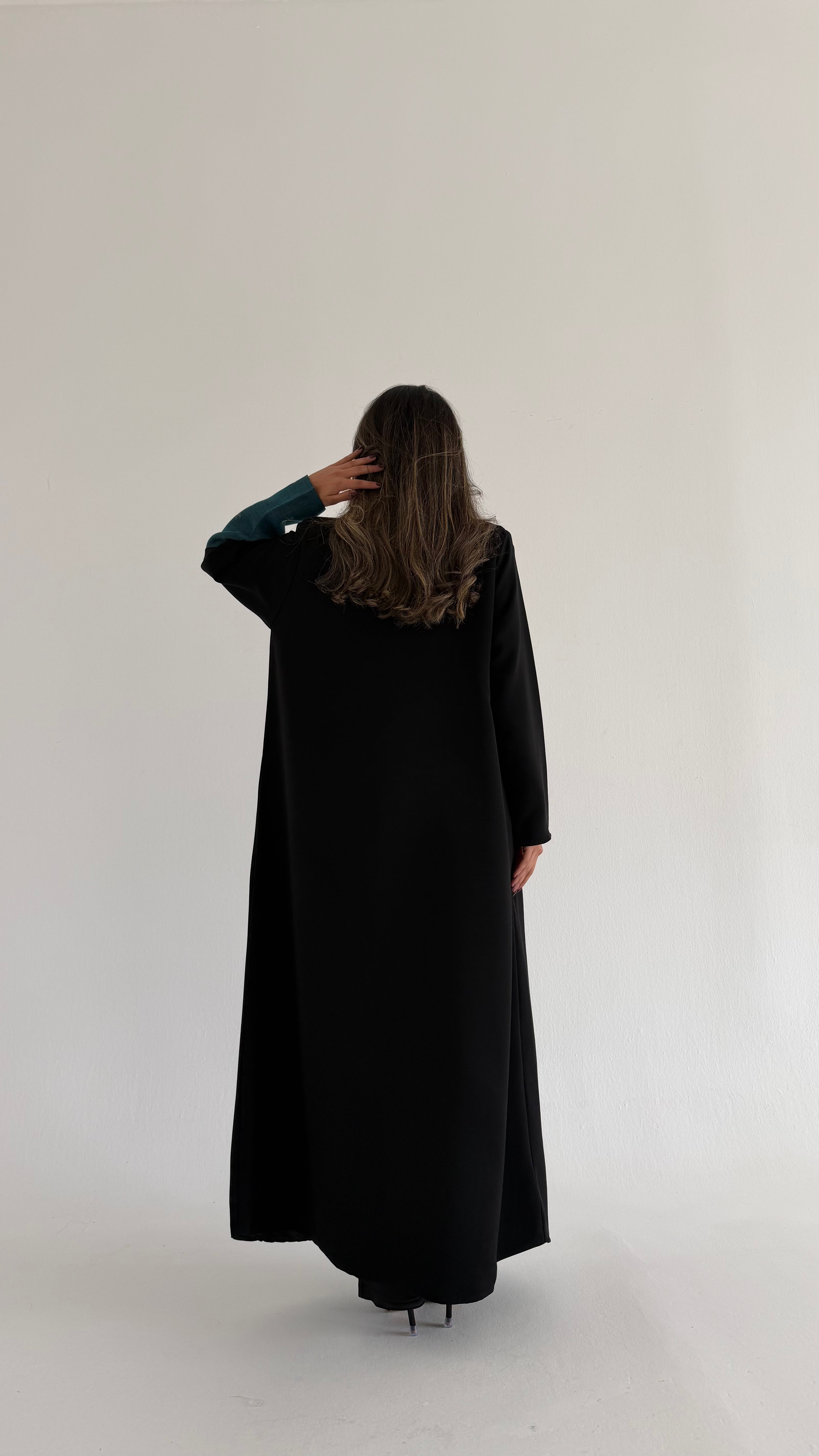 MW1783 - عباية بليزر سوداء بتدخيلة لنن هندي - Aya