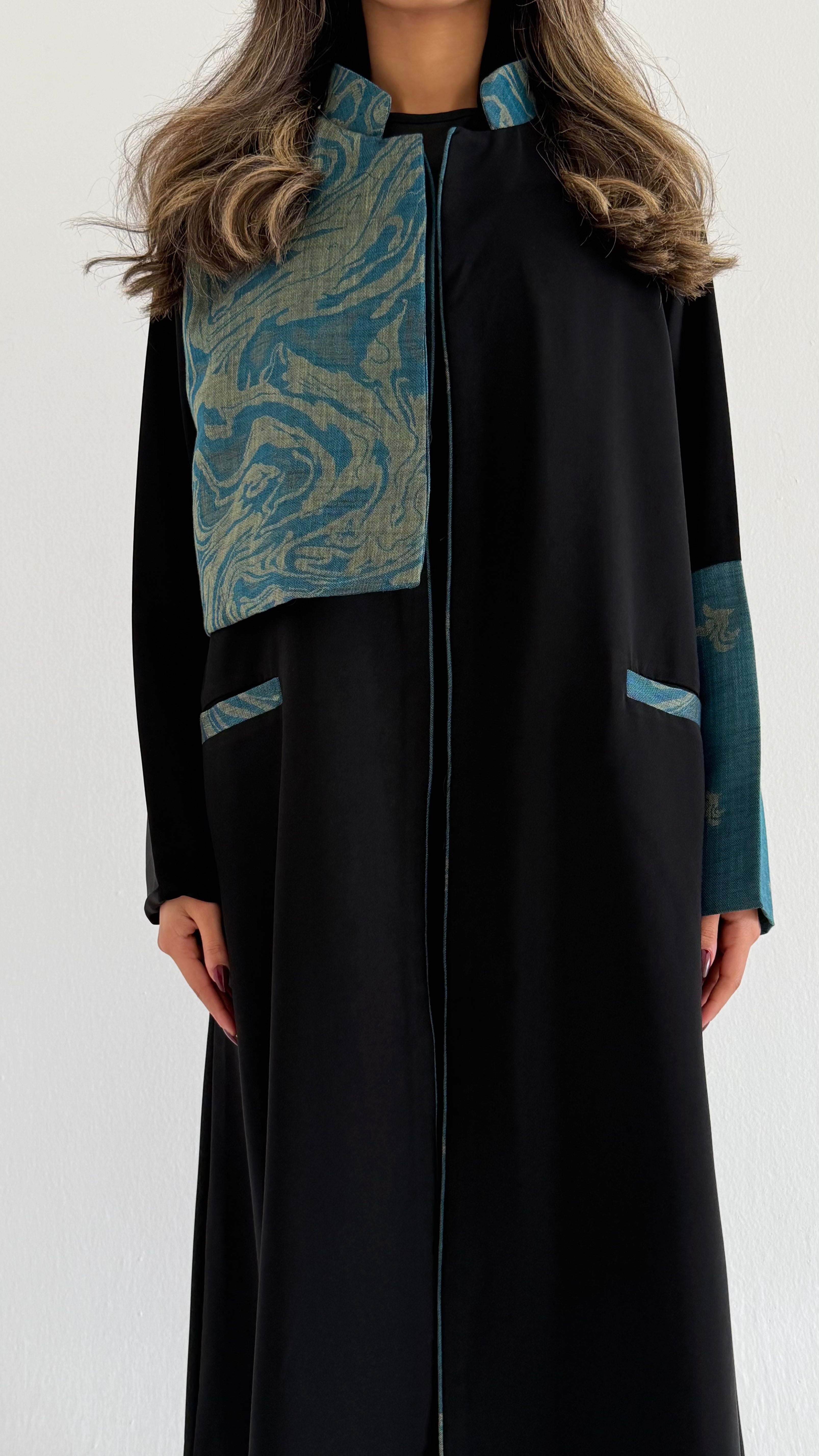 MW1783 - عباية بليزر سوداء بتدخيلة لنن هندي - Aya