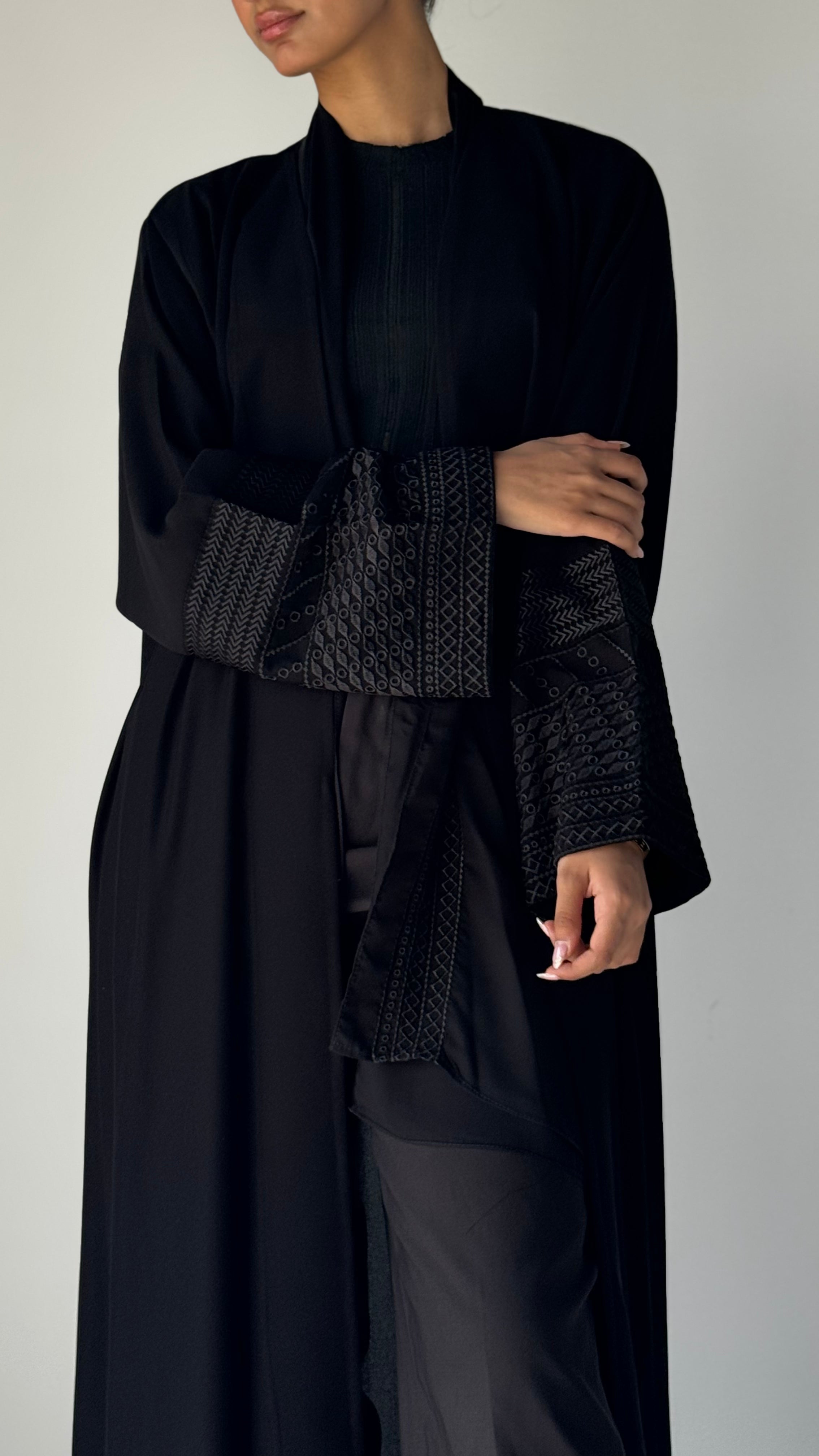 MW645 - Light Crepe Standing with Jacquard Half-Cloche