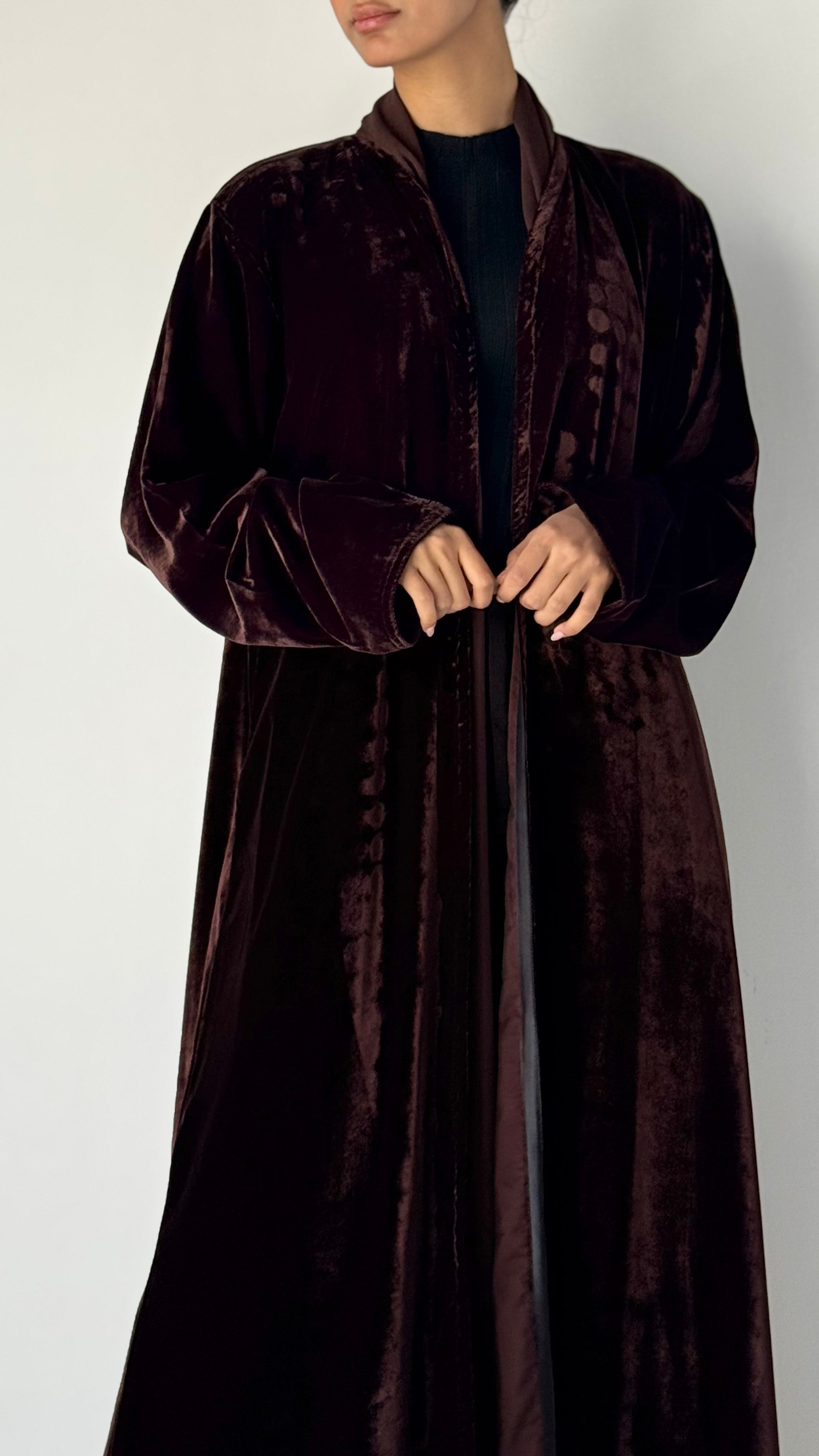 MW645 - Light Crepe Standing with Jacquard Half-Cloche