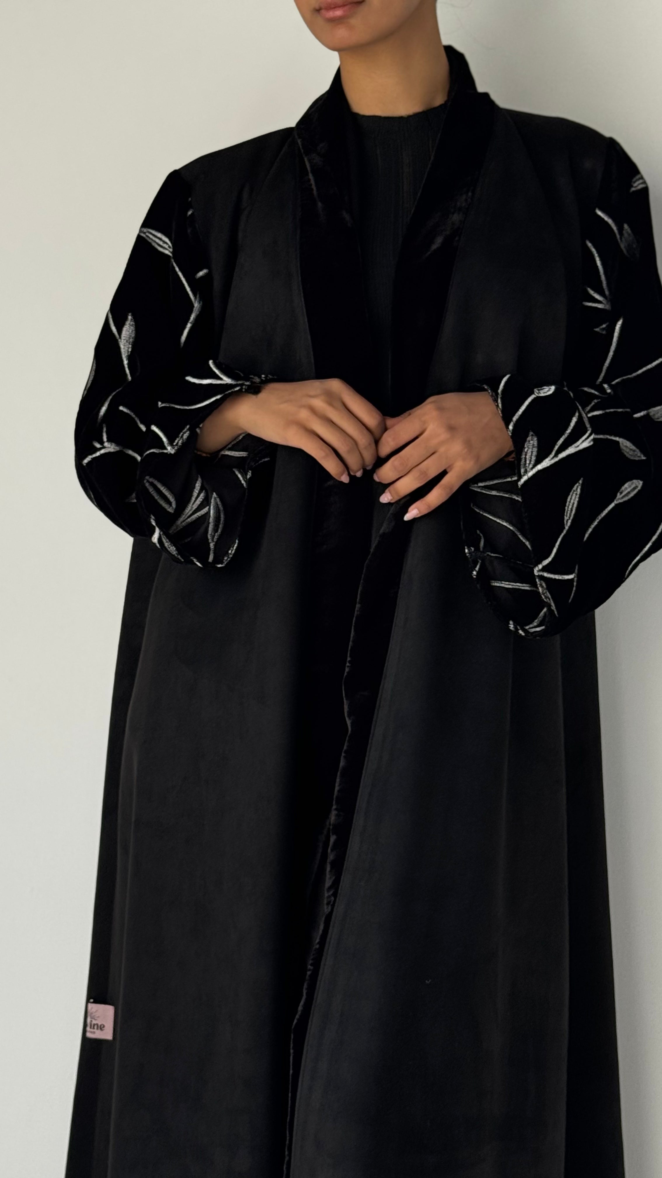 MW645 - Light Crepe Standing with Jacquard Half-Cloche