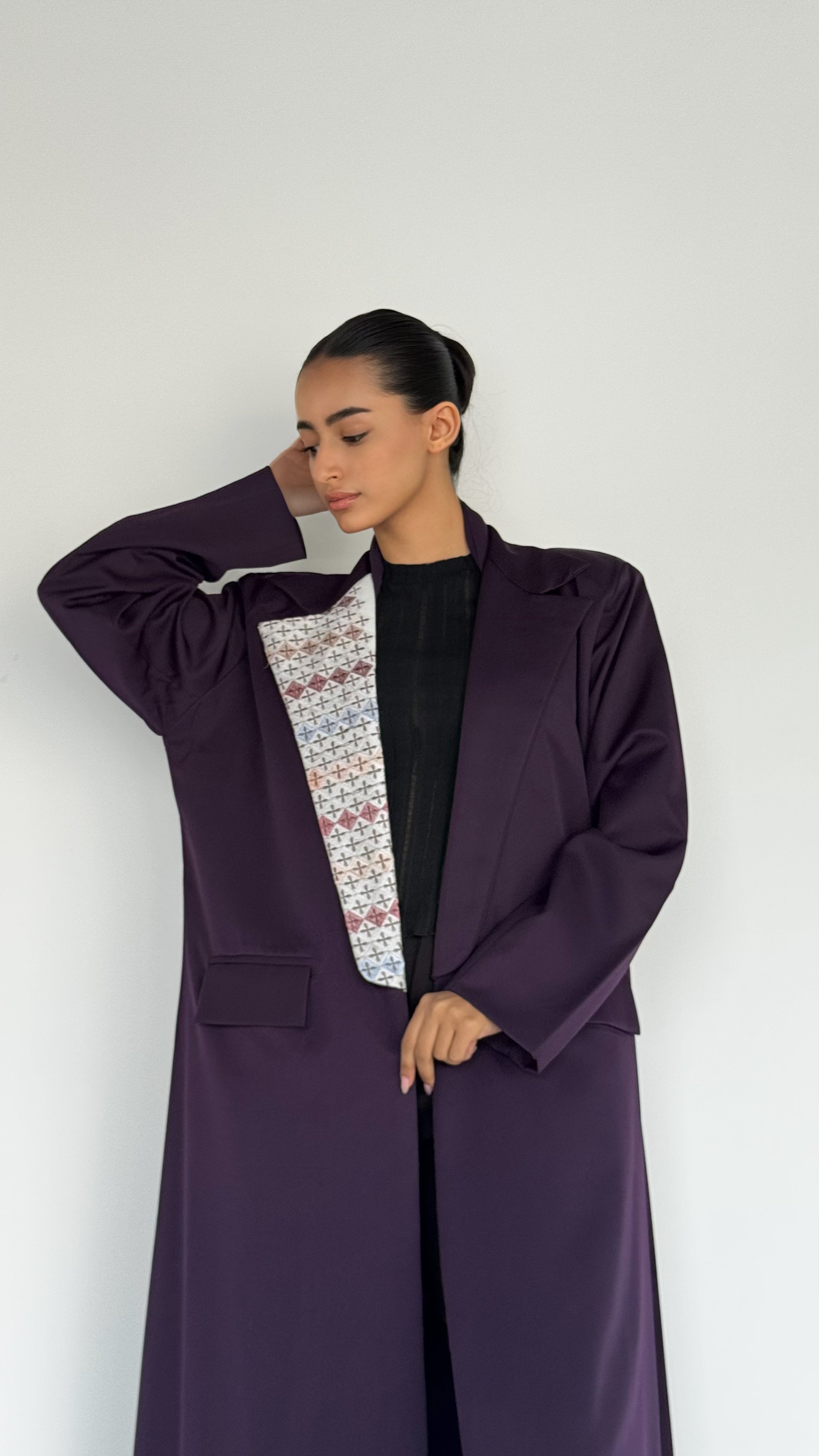 MW645 - Light Crepe Standing with Jacquard Half-Cloche