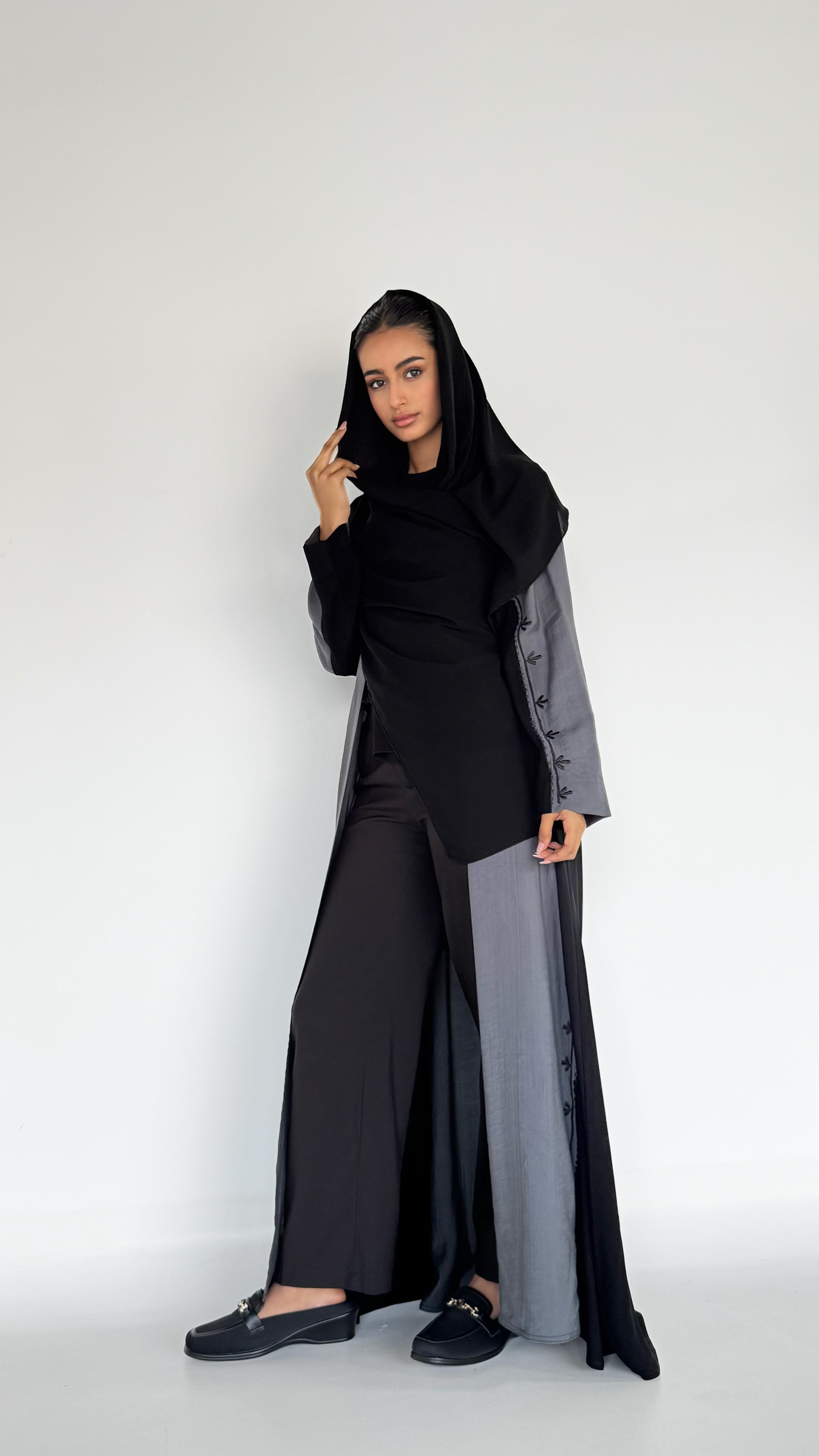 MW645 - Light Crepe Standing with Jacquard Half-Cloche