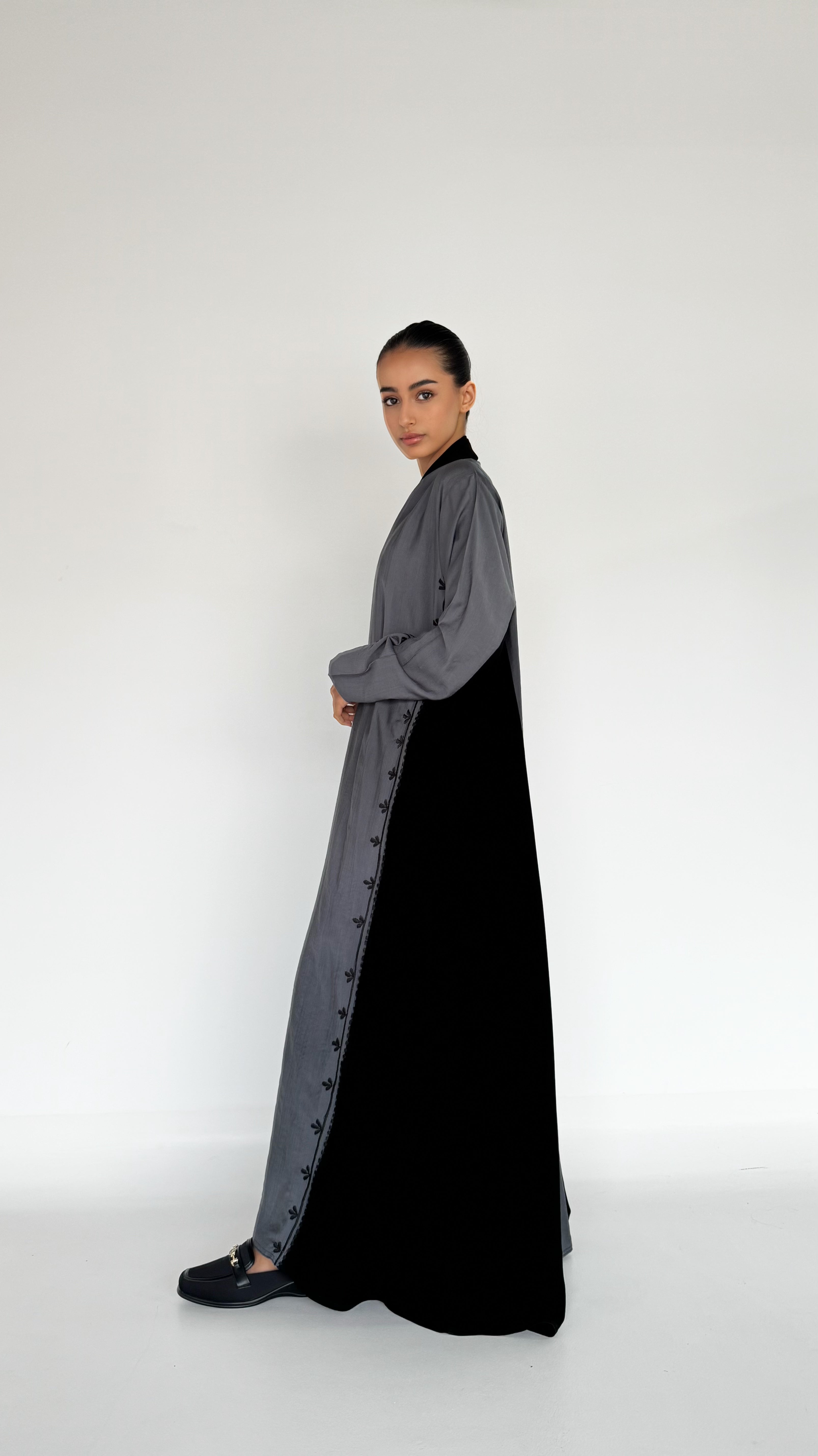MW645 - Light Crepe Standing with Jacquard Half-Cloche