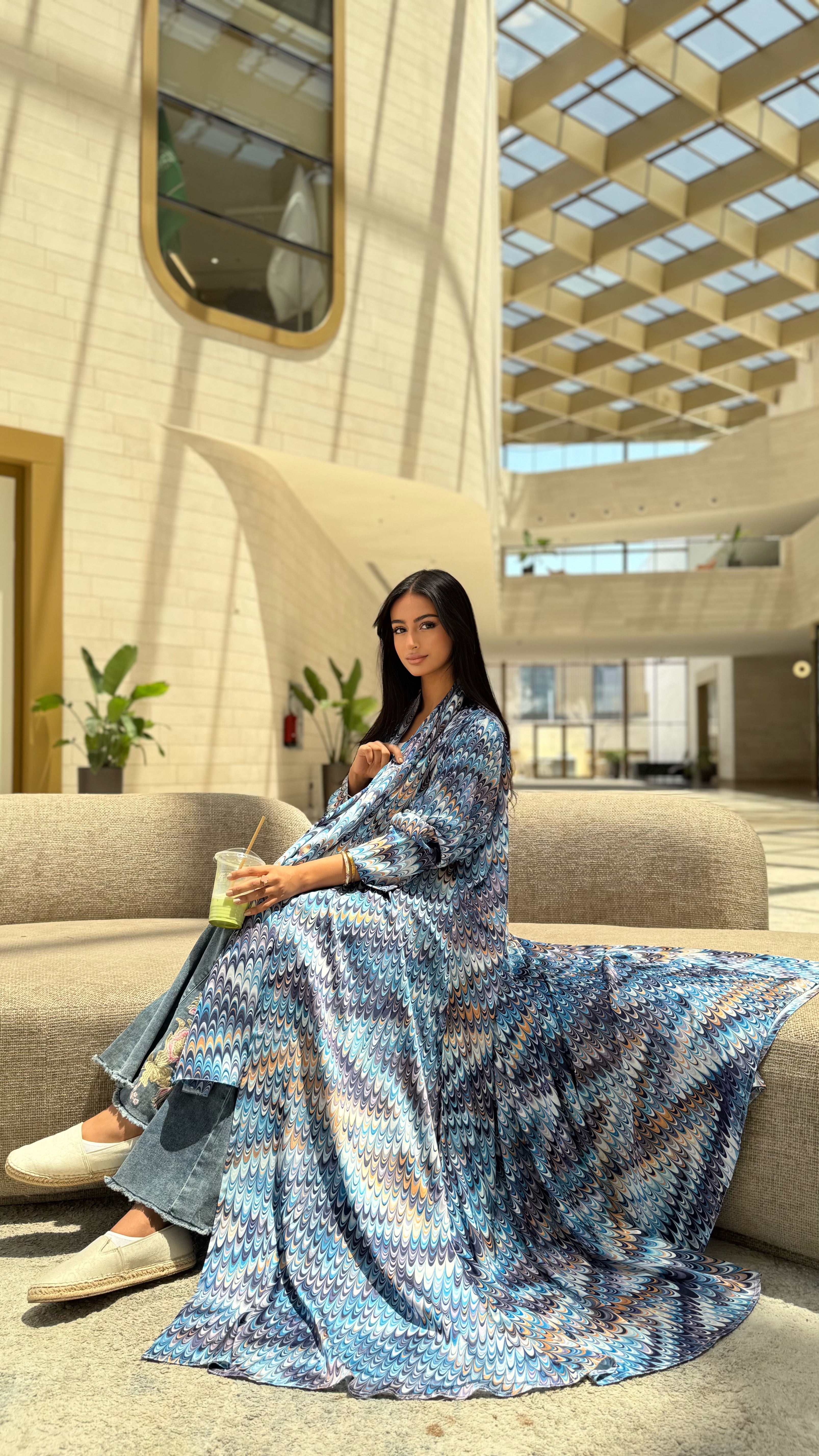 MW1558 -  عباية حرير طباعة دوائر زرقاء | Printed silk blue abaya - Aya