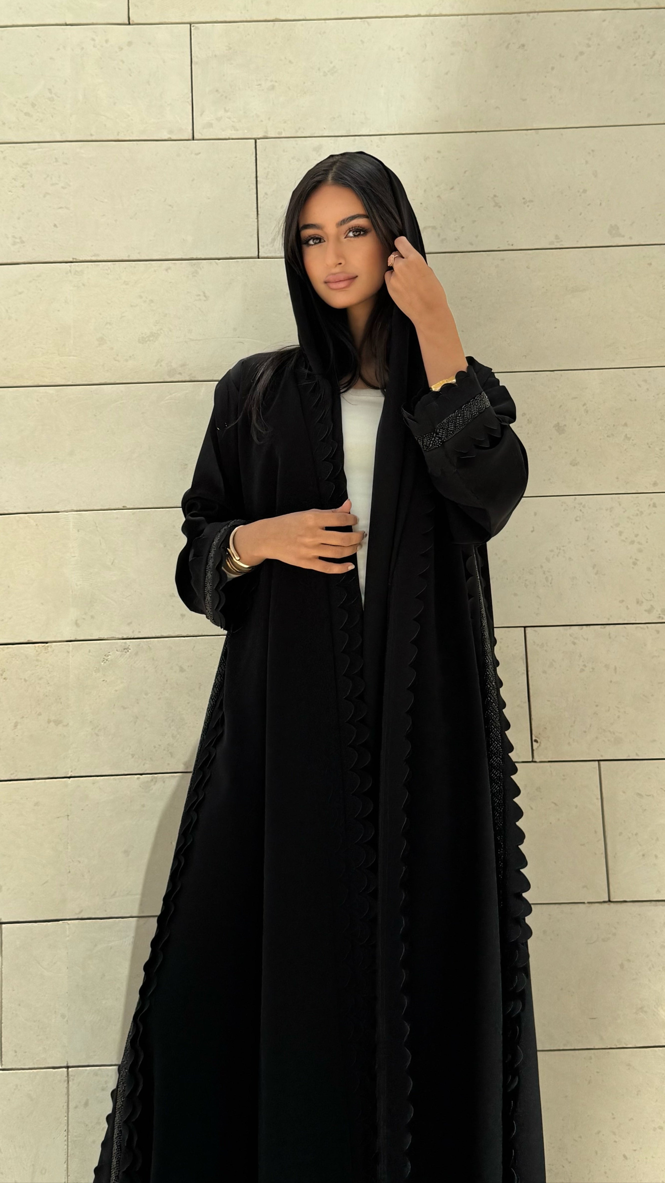 MW1589 -  Elegant Noir | عباية سوداء بشك أسود فاخر