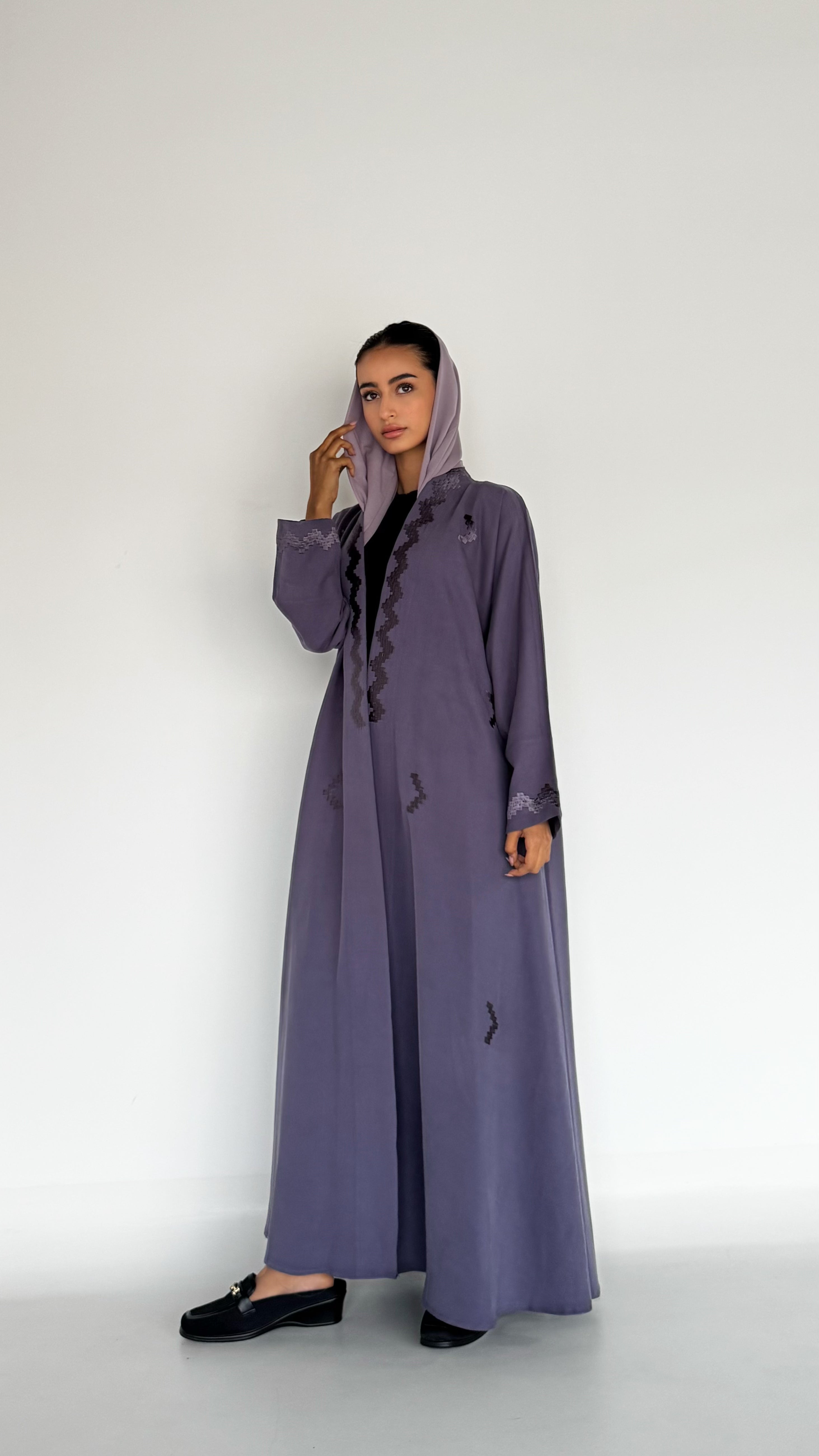 MW645 - Light Crepe Standing with Jacquard Half-Cloche