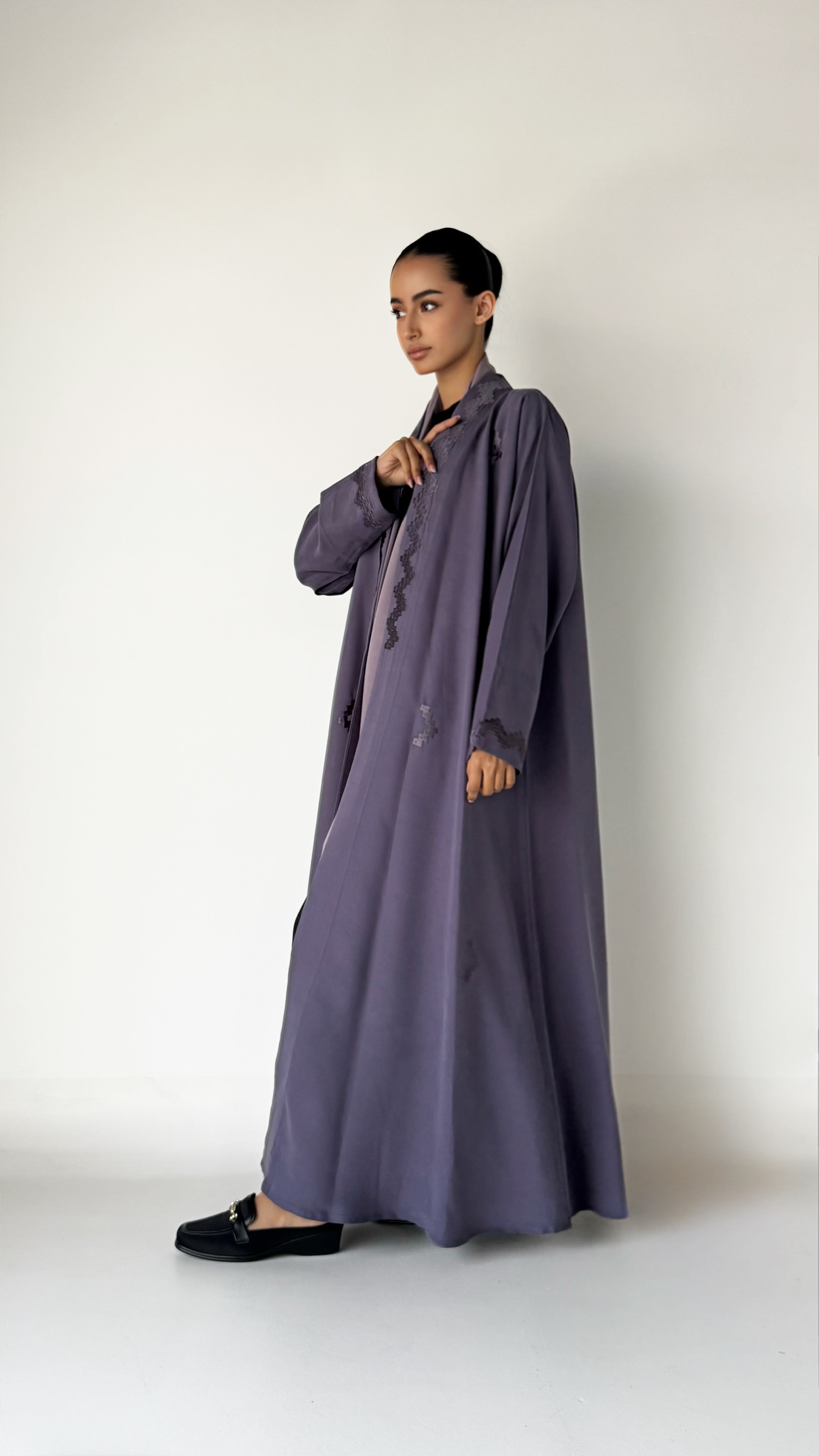 MW645 - Light Crepe Standing with Jacquard Half-Cloche