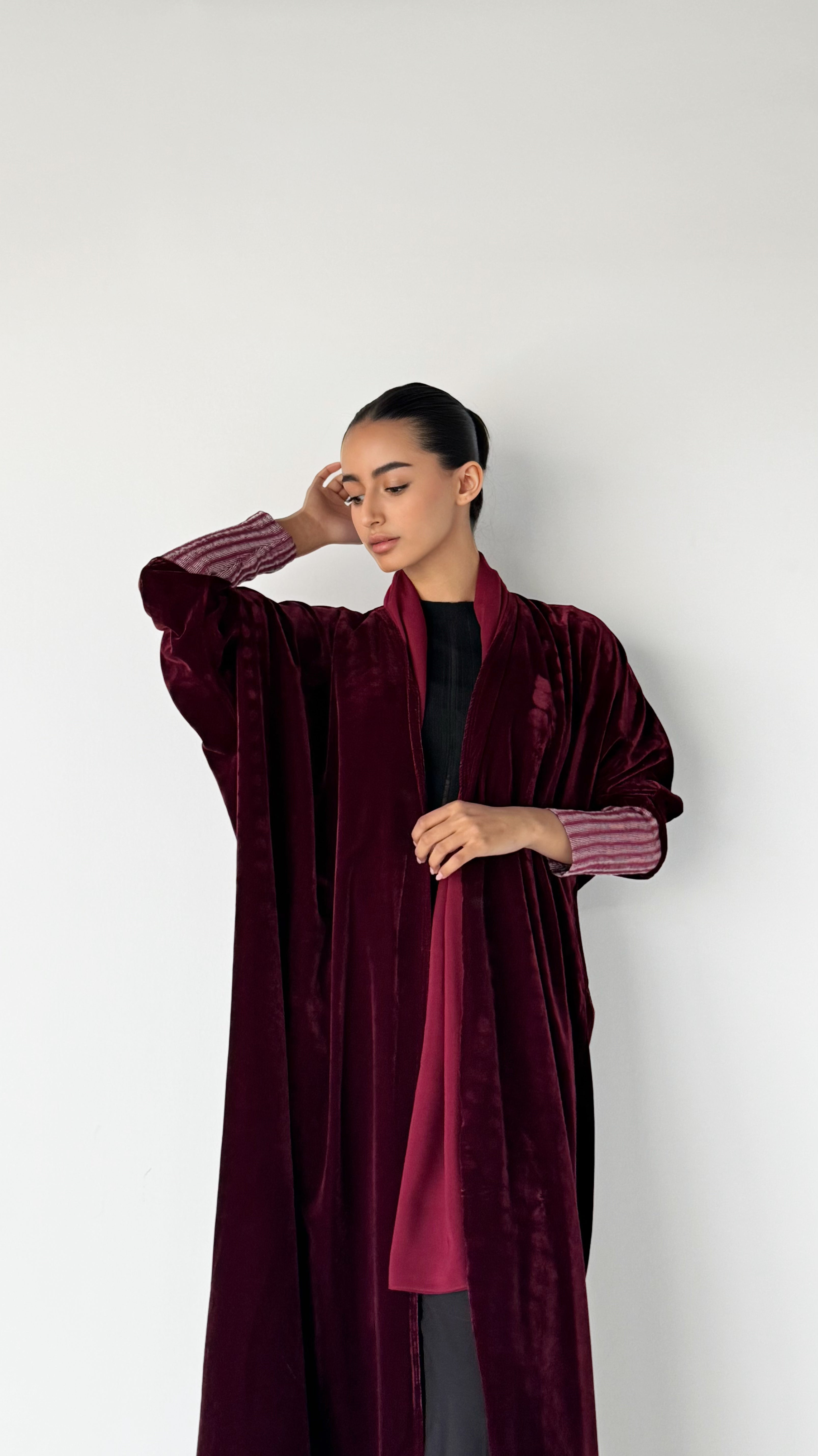 MW645 - Light Crepe Standing with Jacquard Half-Cloche