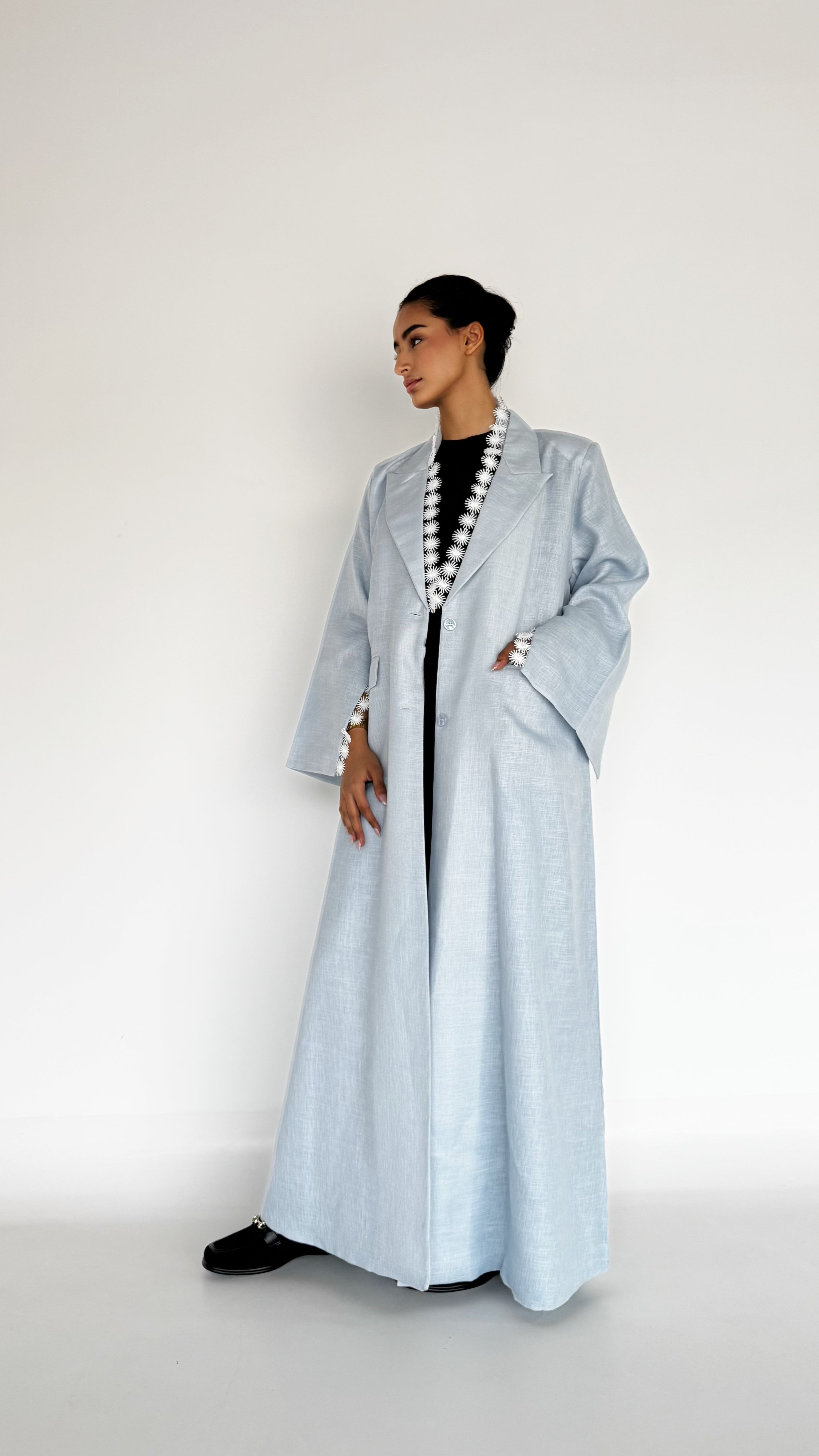 MW645 - Light Crepe Standing with Jacquard Half-Cloche
