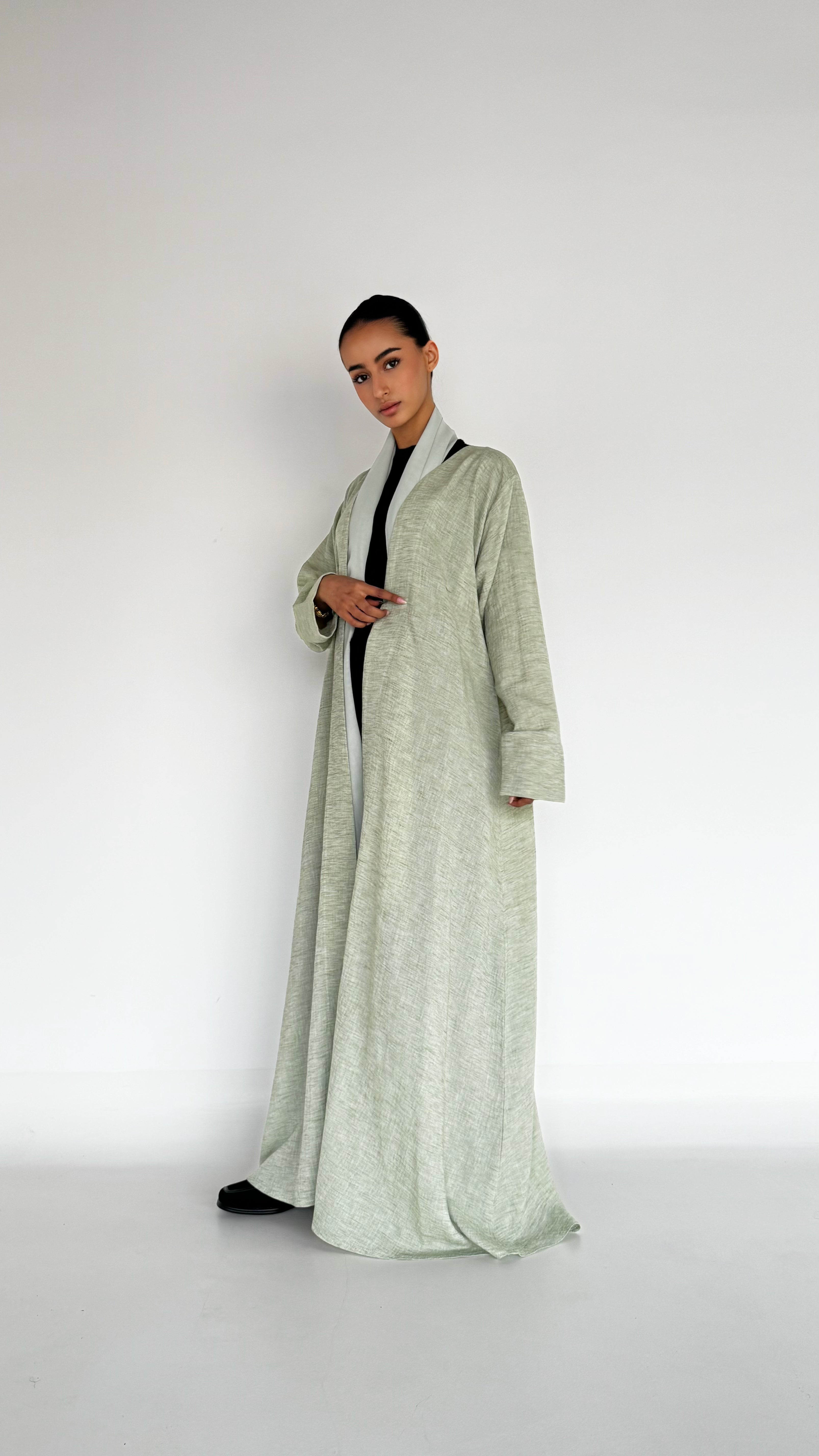 MW645 - Light Crepe Standing with Jacquard Half-Cloche