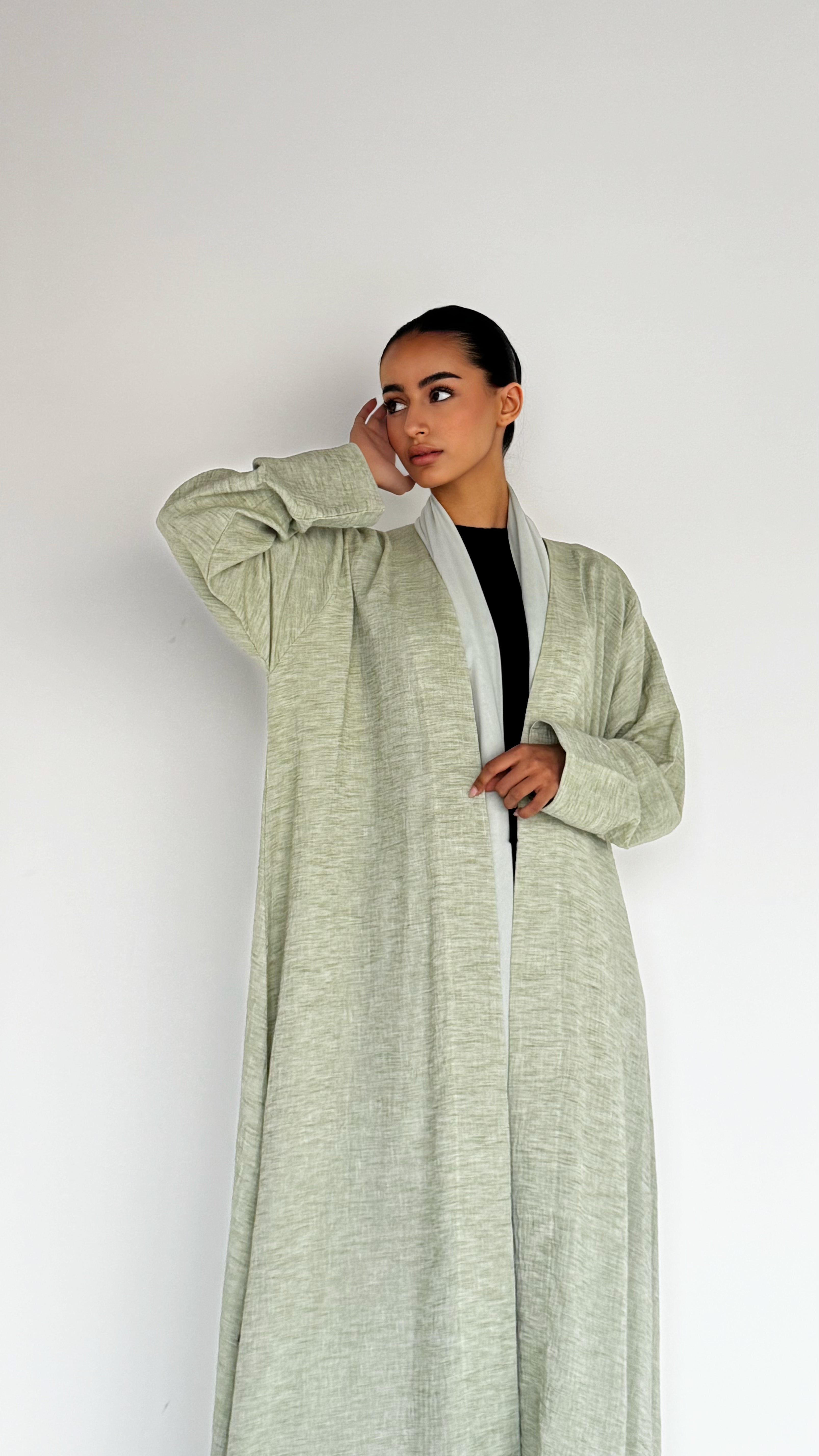 MW645 - Light Crepe Standing with Jacquard Half-Cloche