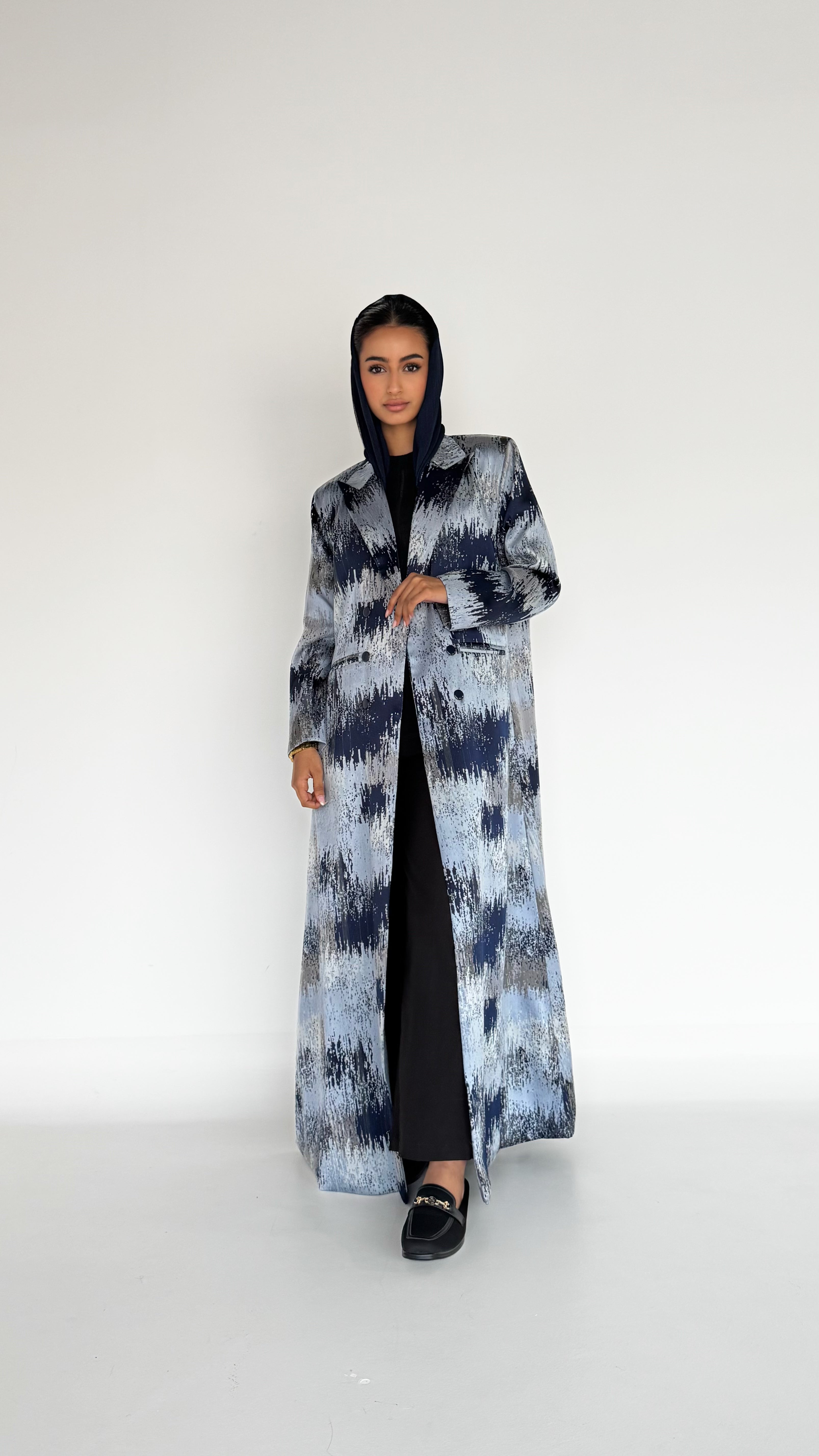 MW645 - Light Crepe Standing with Jacquard Half-Cloche