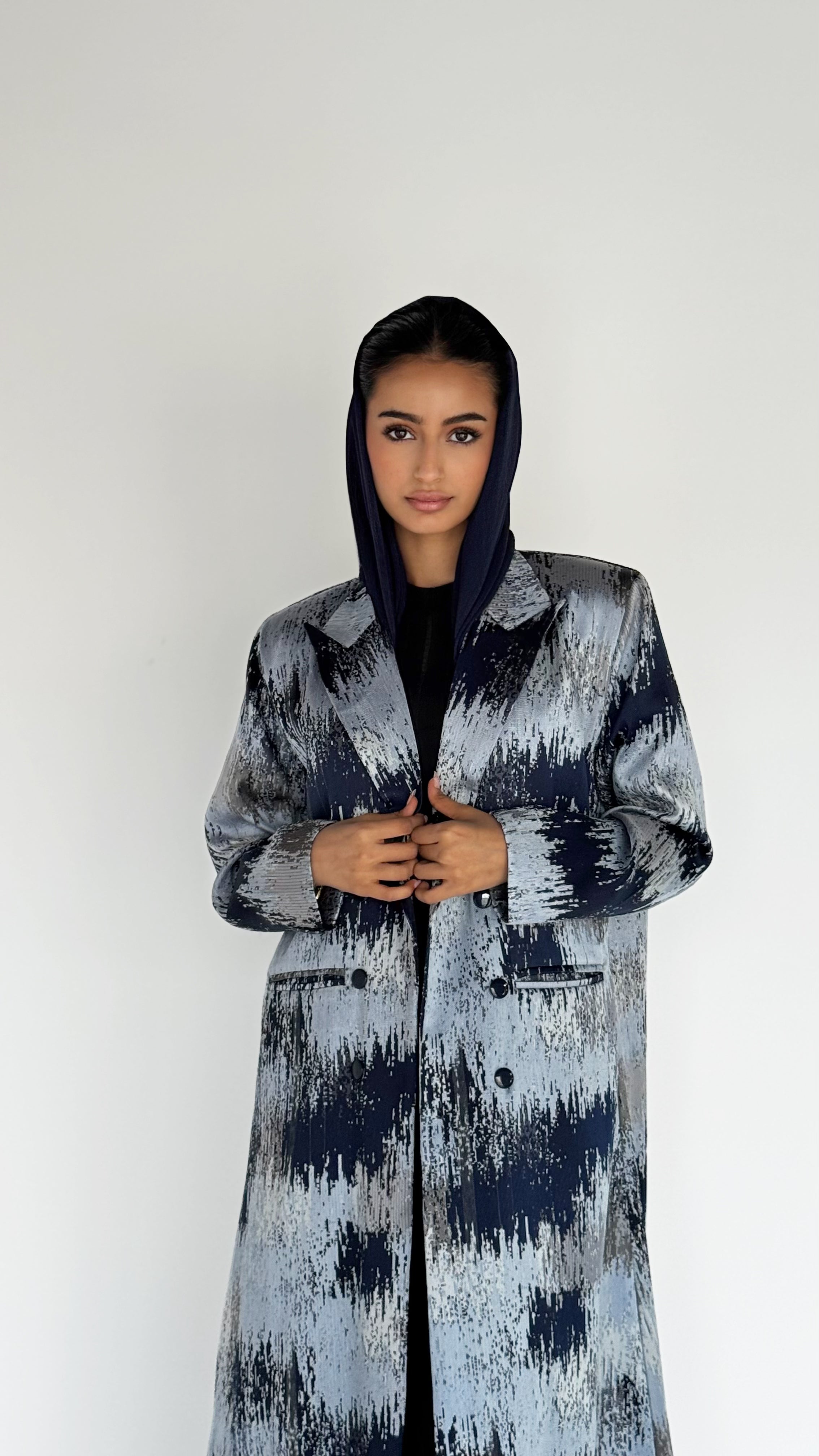MW645 - Light Crepe Standing with Jacquard Half-Cloche