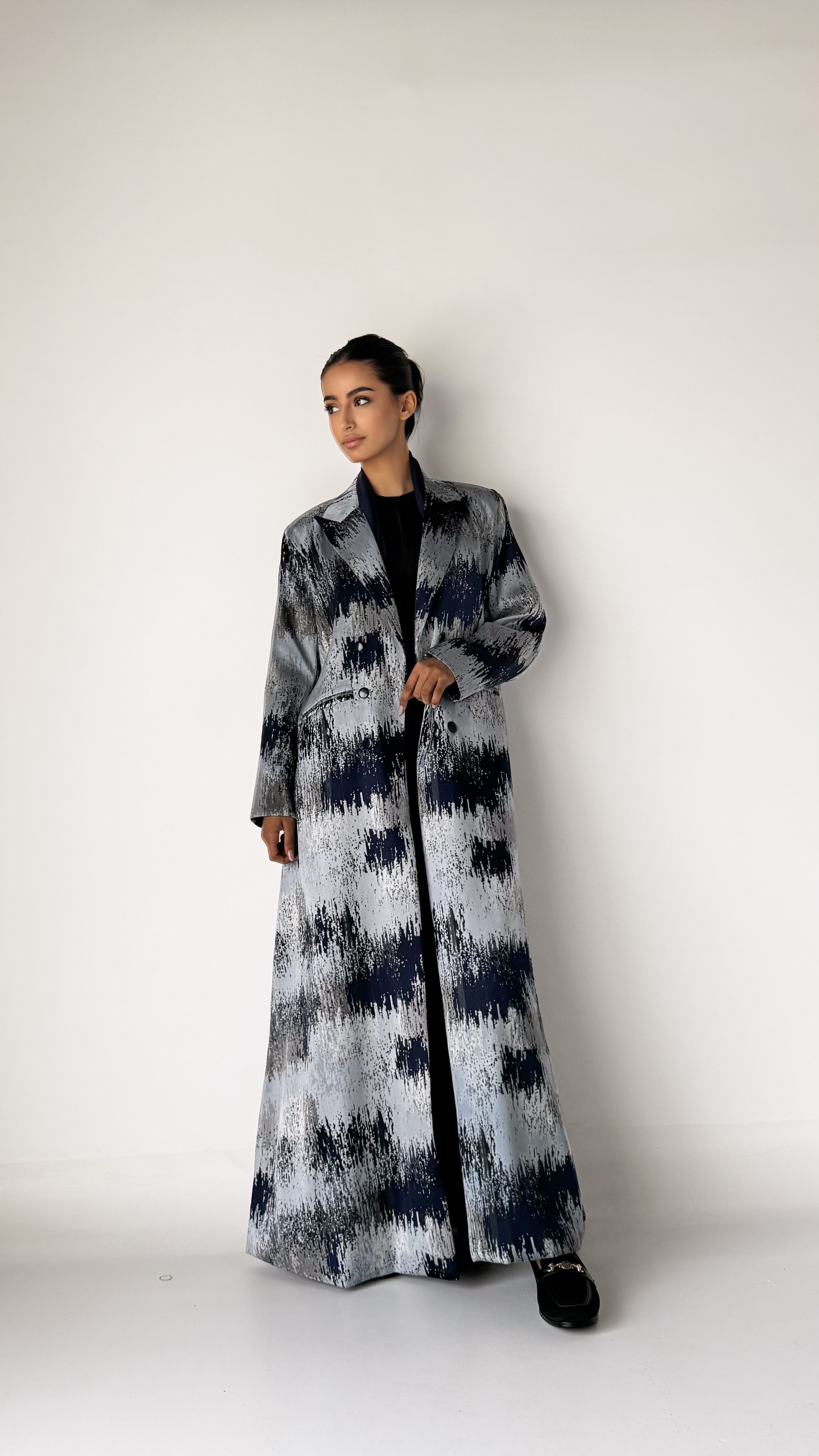 MW645 - Light Crepe Standing with Jacquard Half-Cloche