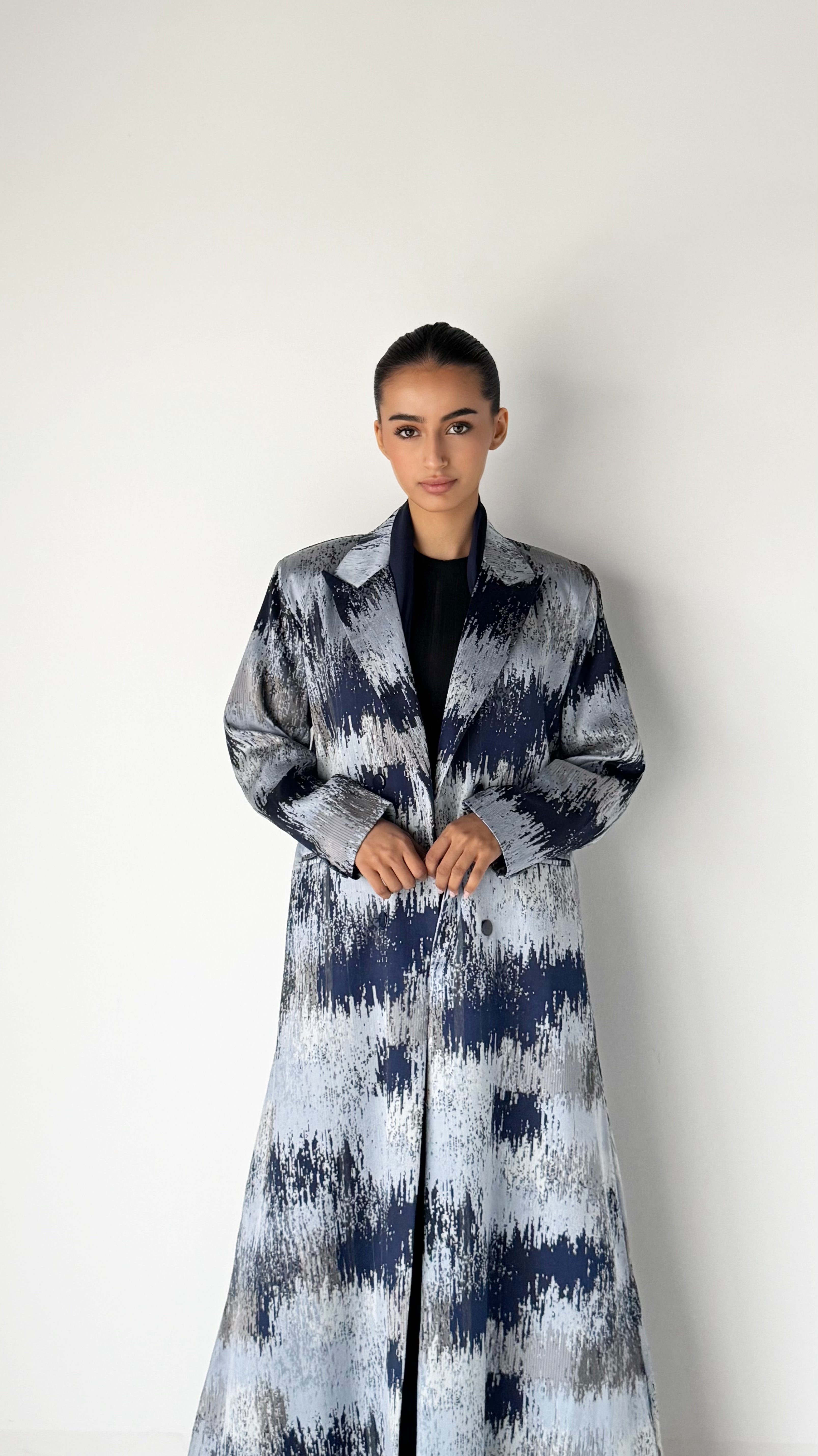 MW645 - Light Crepe Standing with Jacquard Half-Cloche