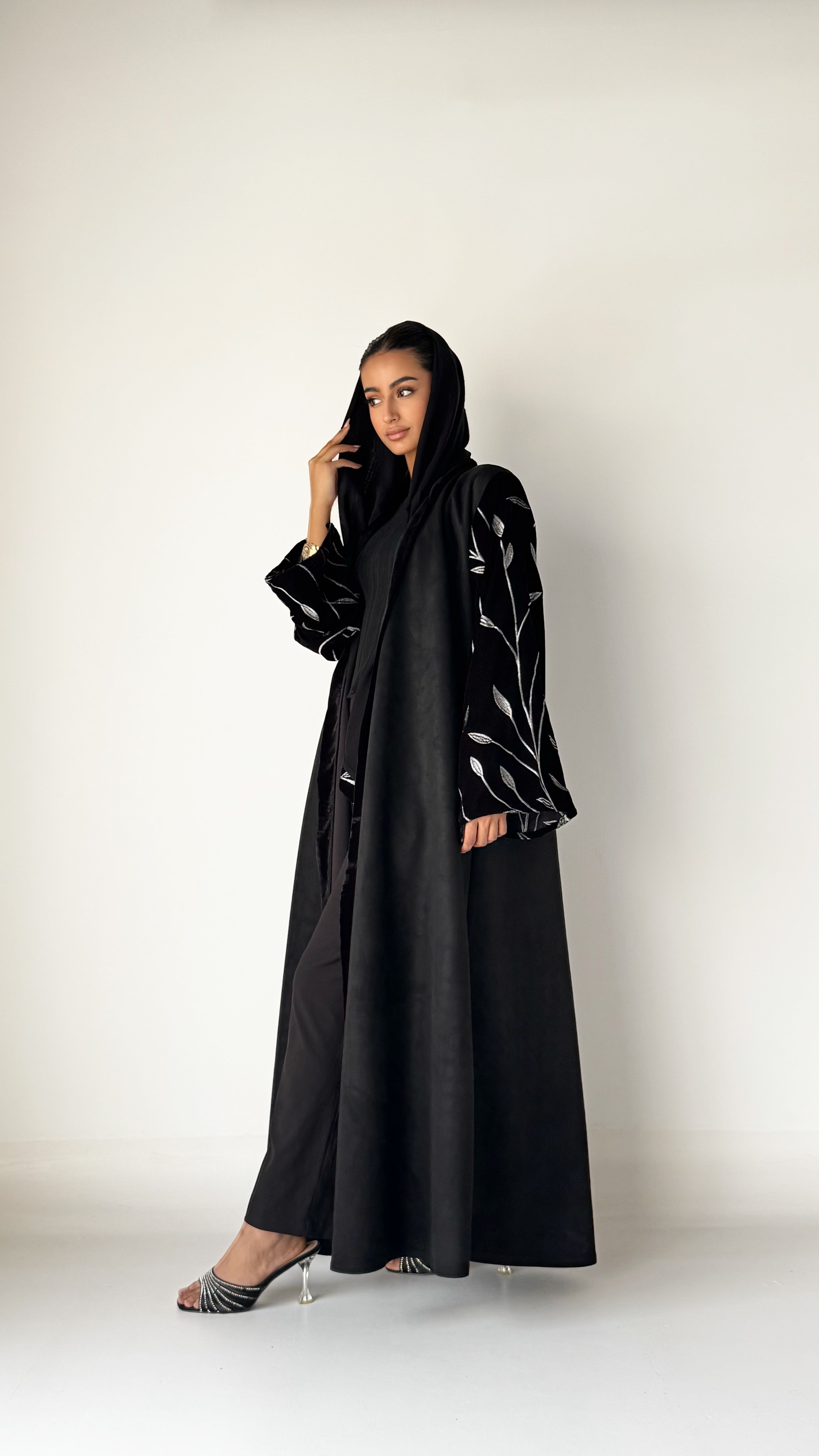 MW645 - Light Crepe Standing with Jacquard Half-Cloche