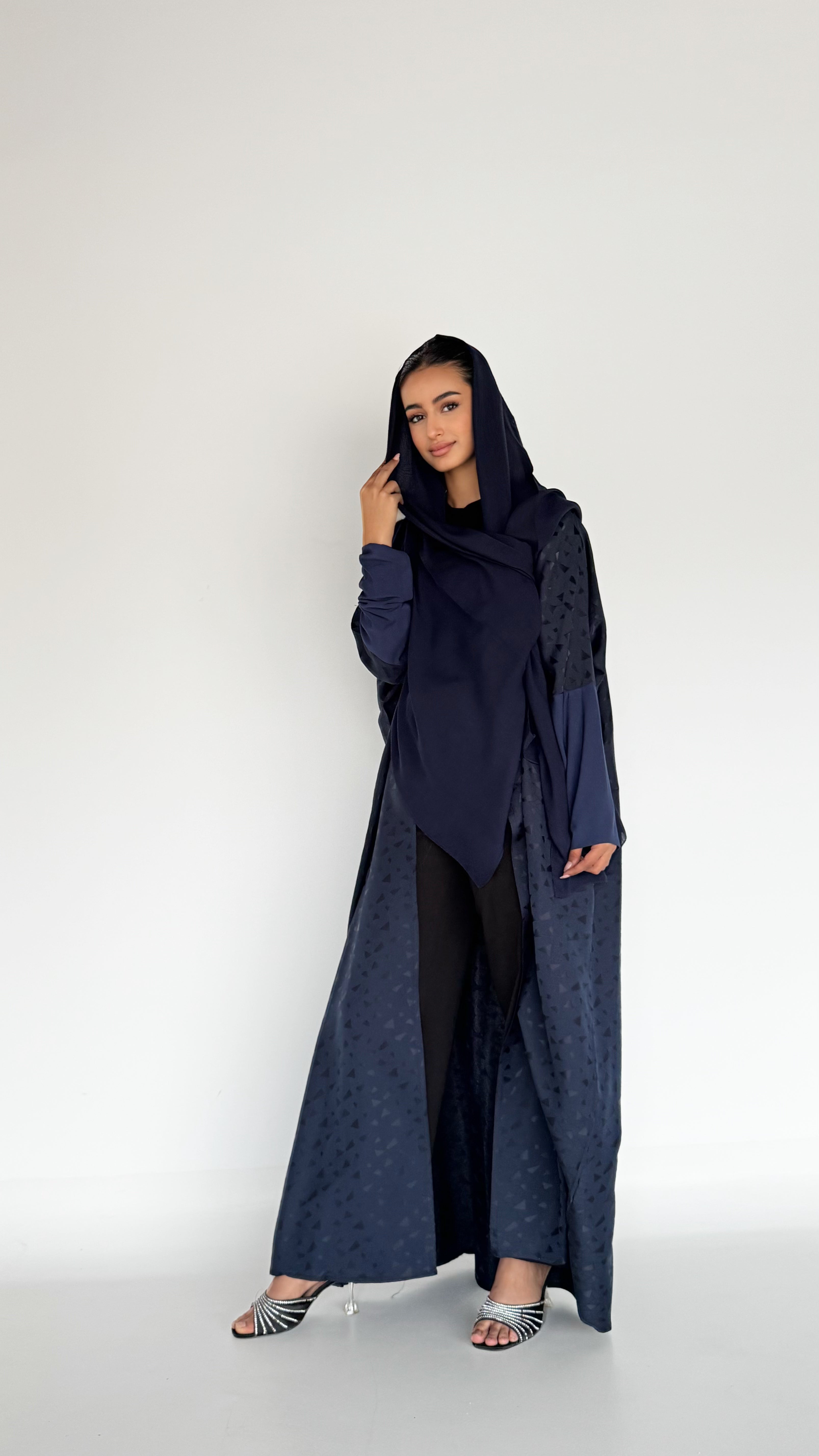 MW645 - Light Crepe Standing with Jacquard Half-Cloche