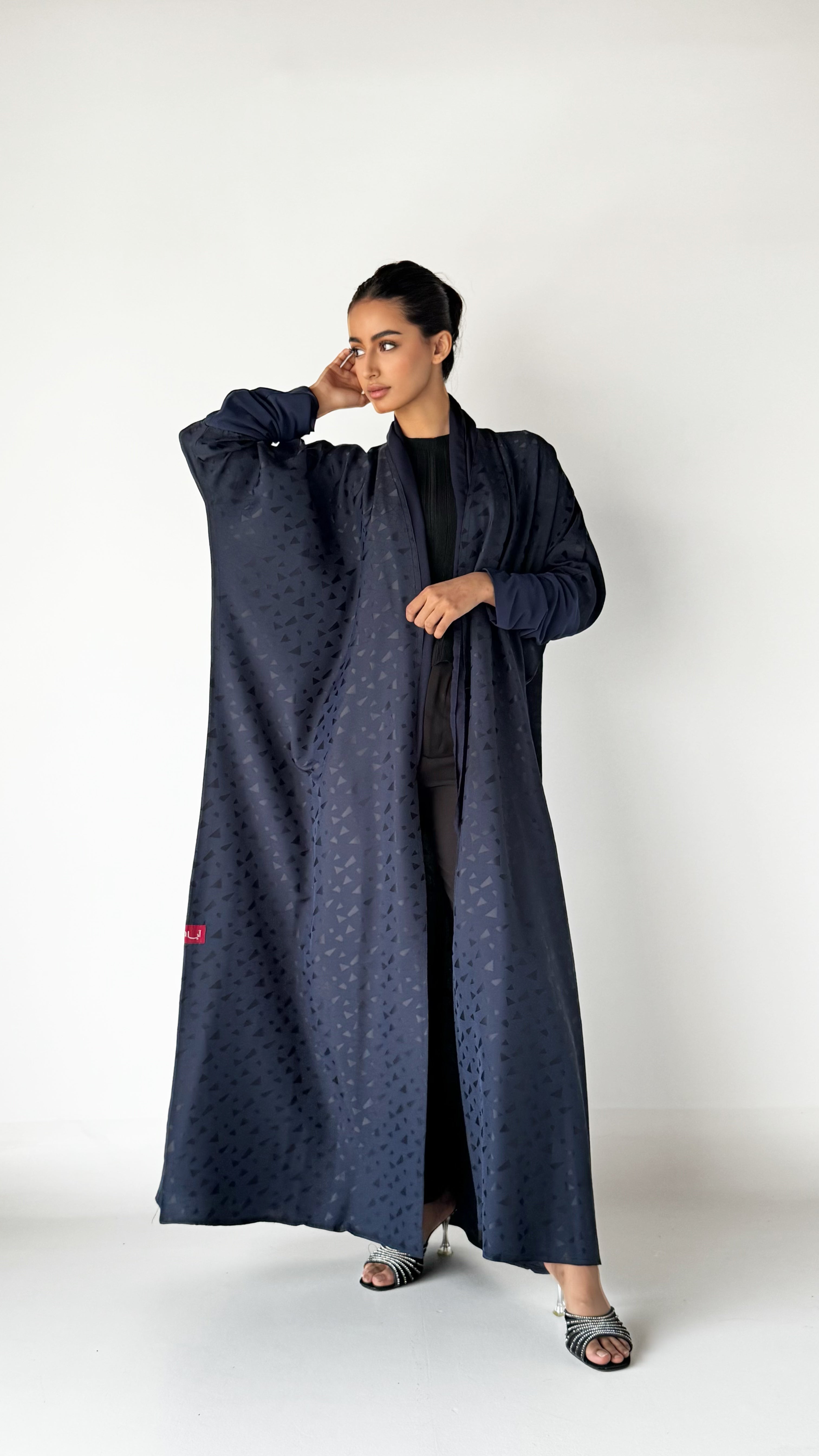 MW645 - Light Crepe Standing with Jacquard Half-Cloche
