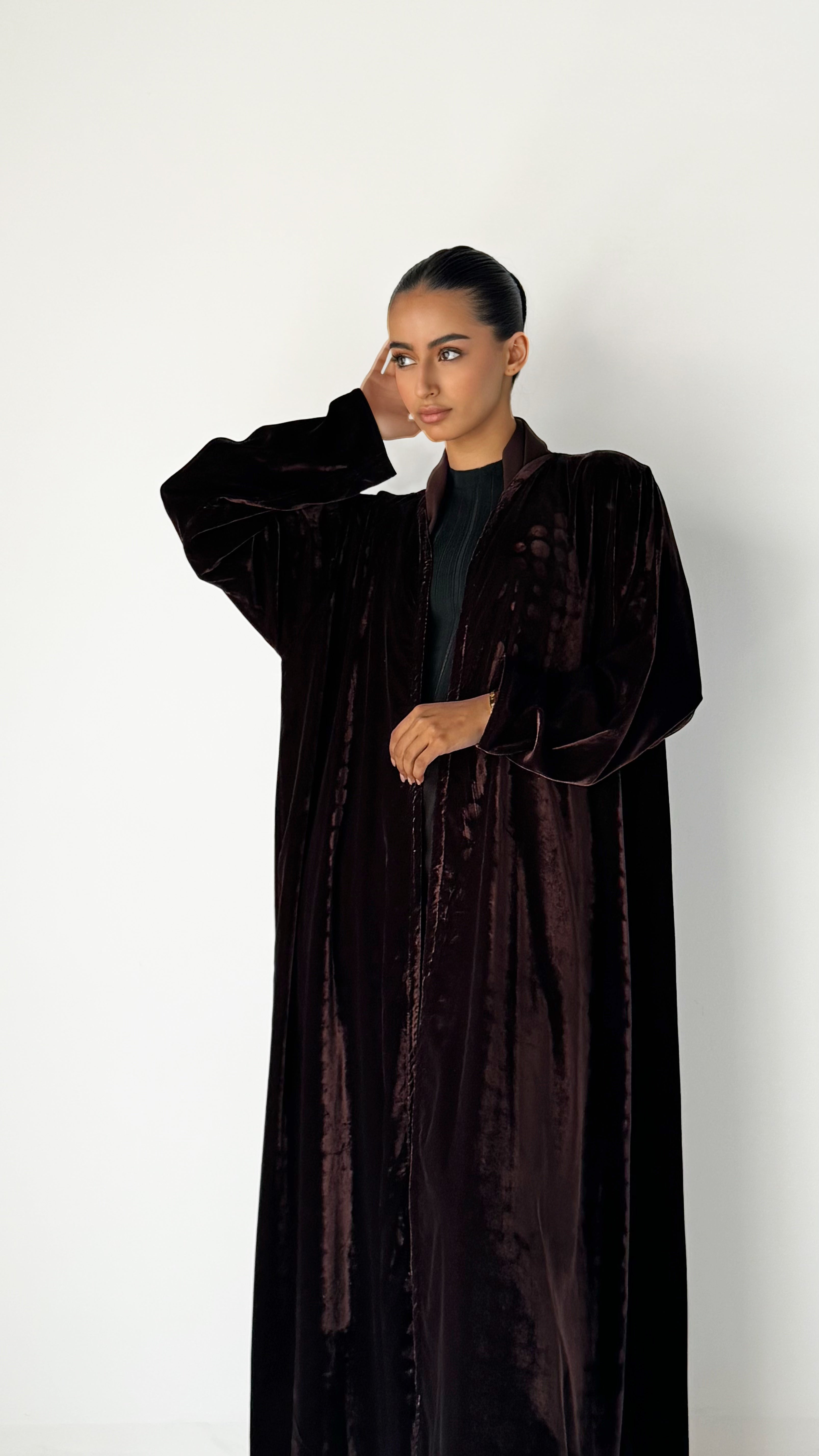 MW645 - Light Crepe Standing with Jacquard Half-Cloche