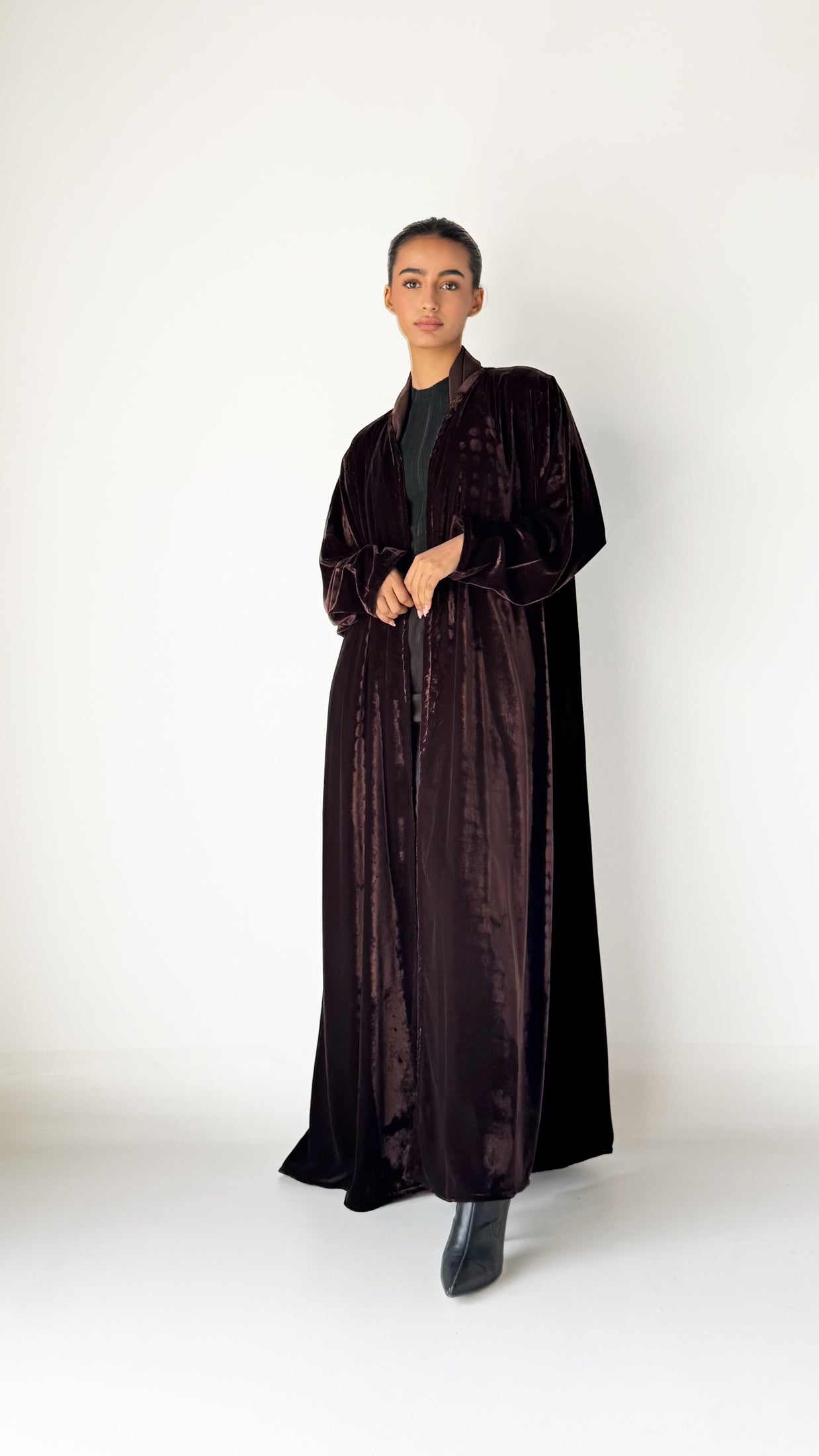 MW1755 -عباية مخمل سادة - Aya