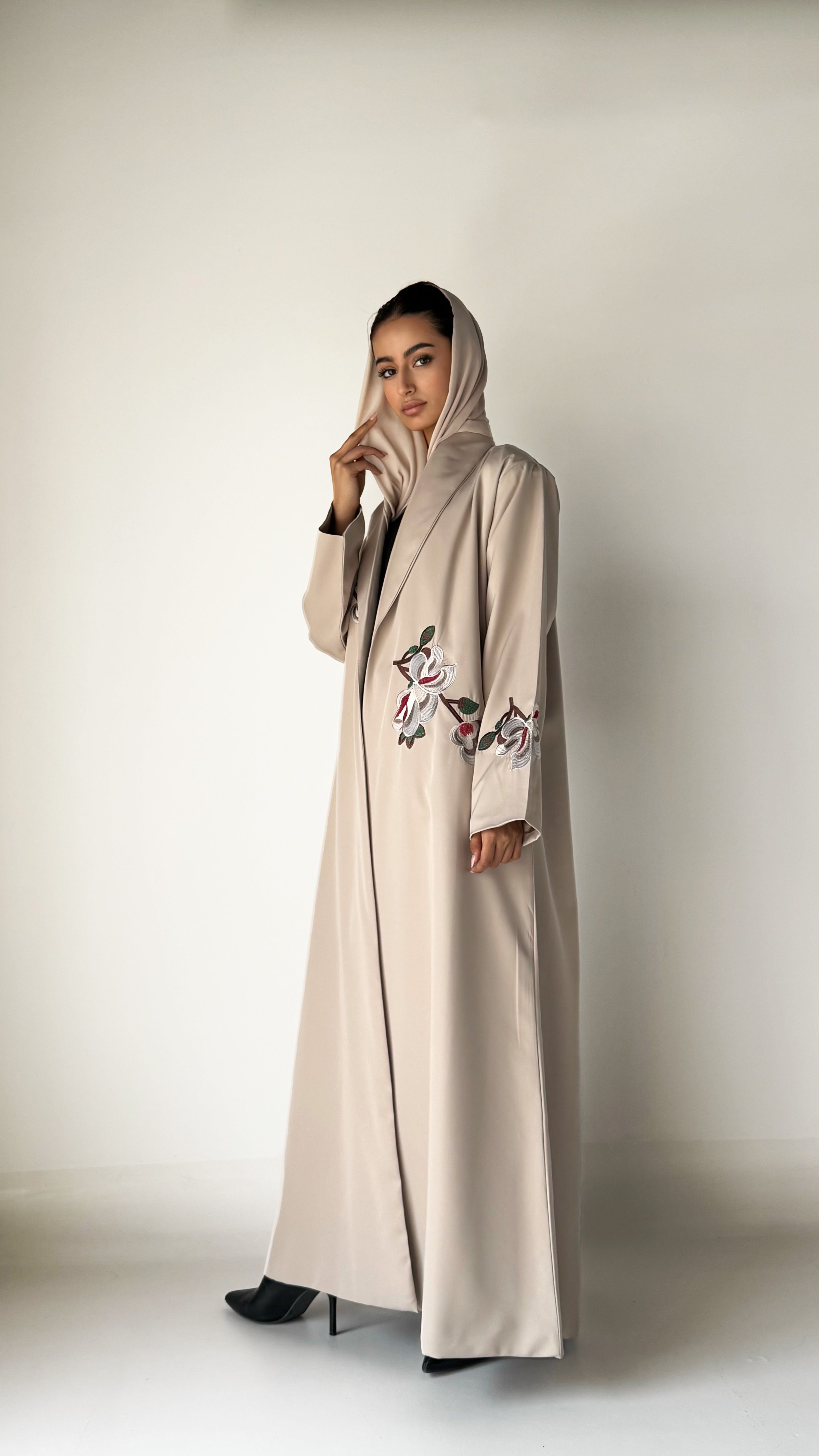 MW645 - Light Crepe Standing with Jacquard Half-Cloche