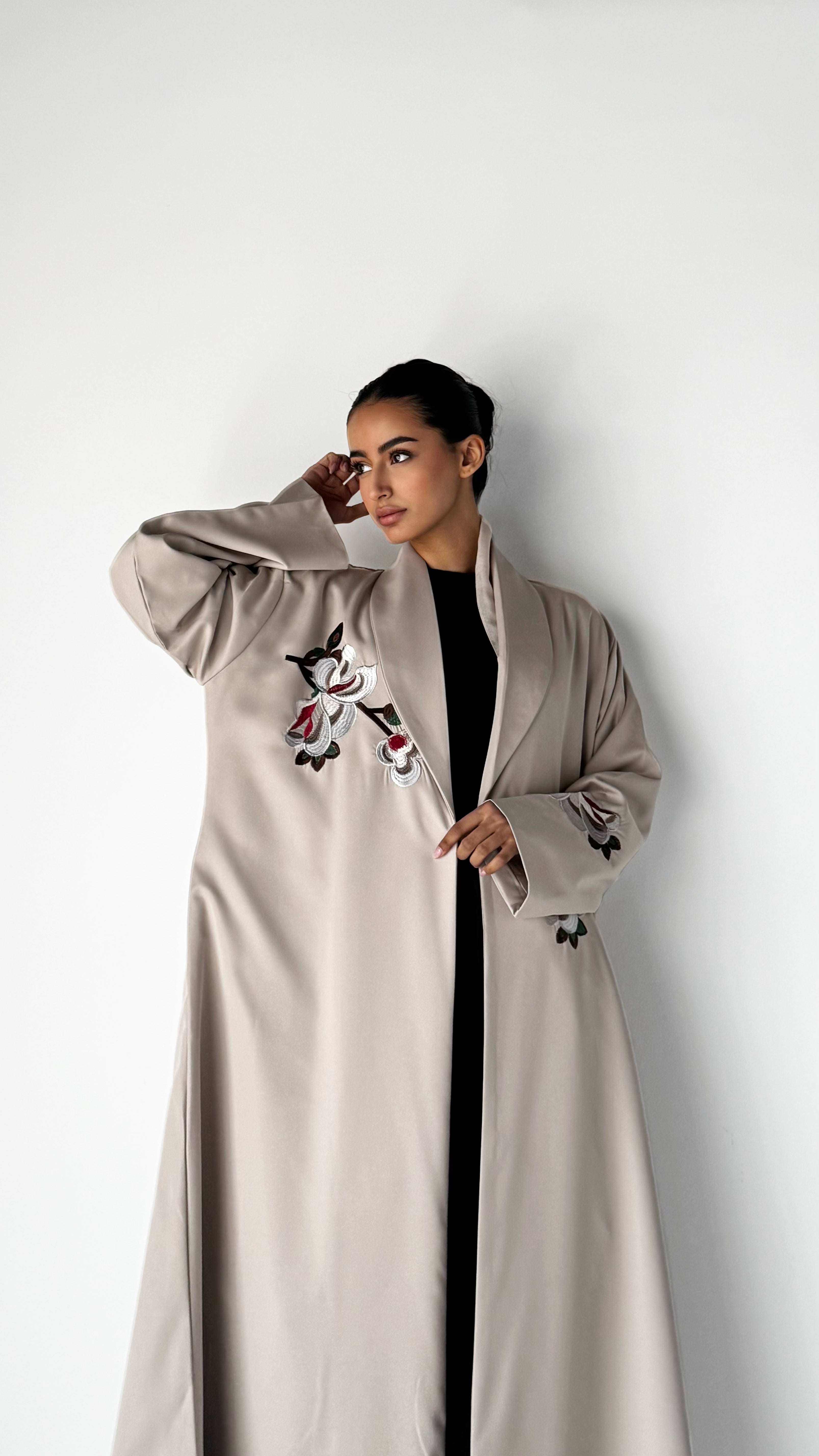 MW645 - Light Crepe Standing with Jacquard Half-Cloche