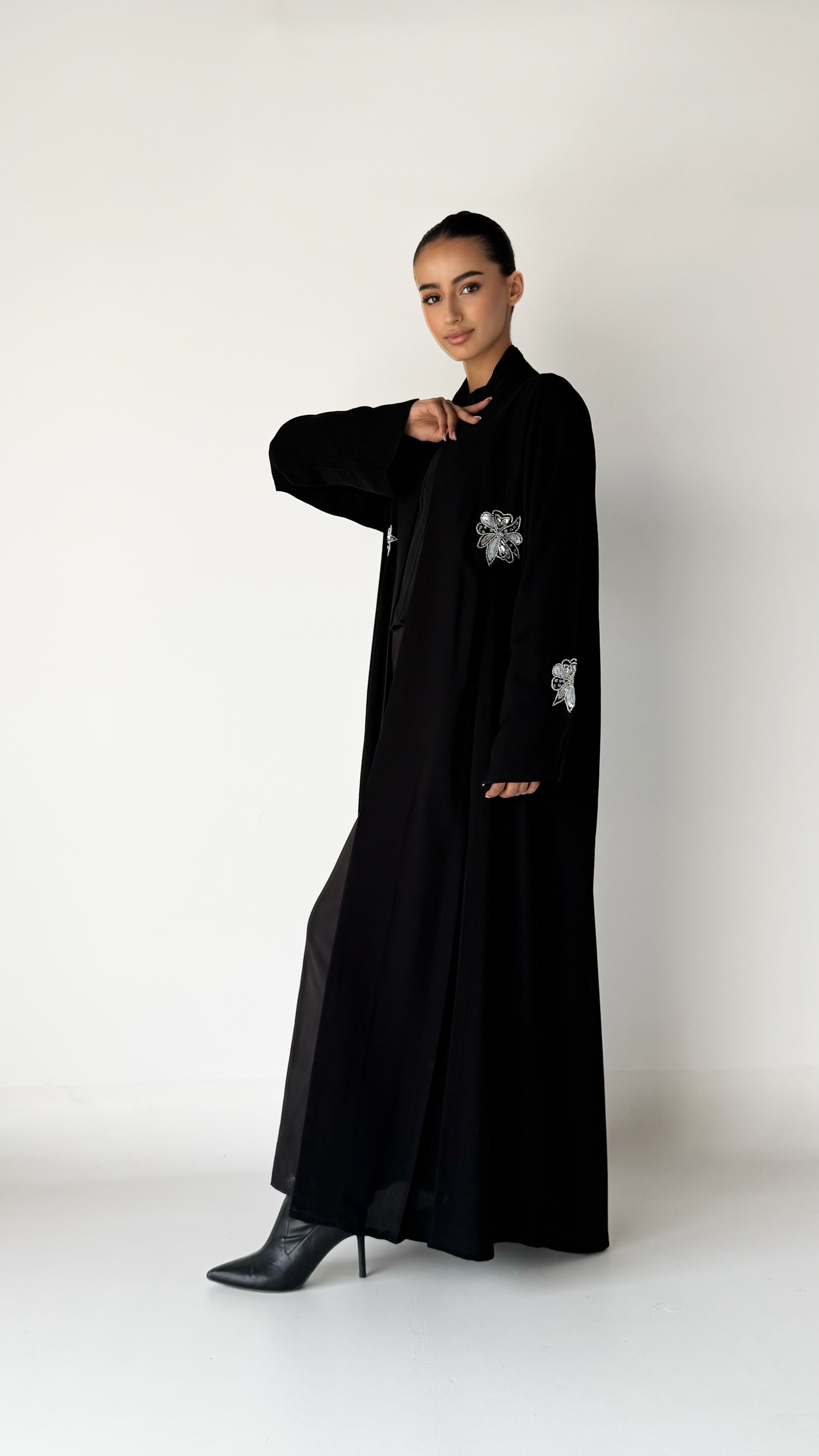 MW645 - Light Crepe Standing with Jacquard Half-Cloche