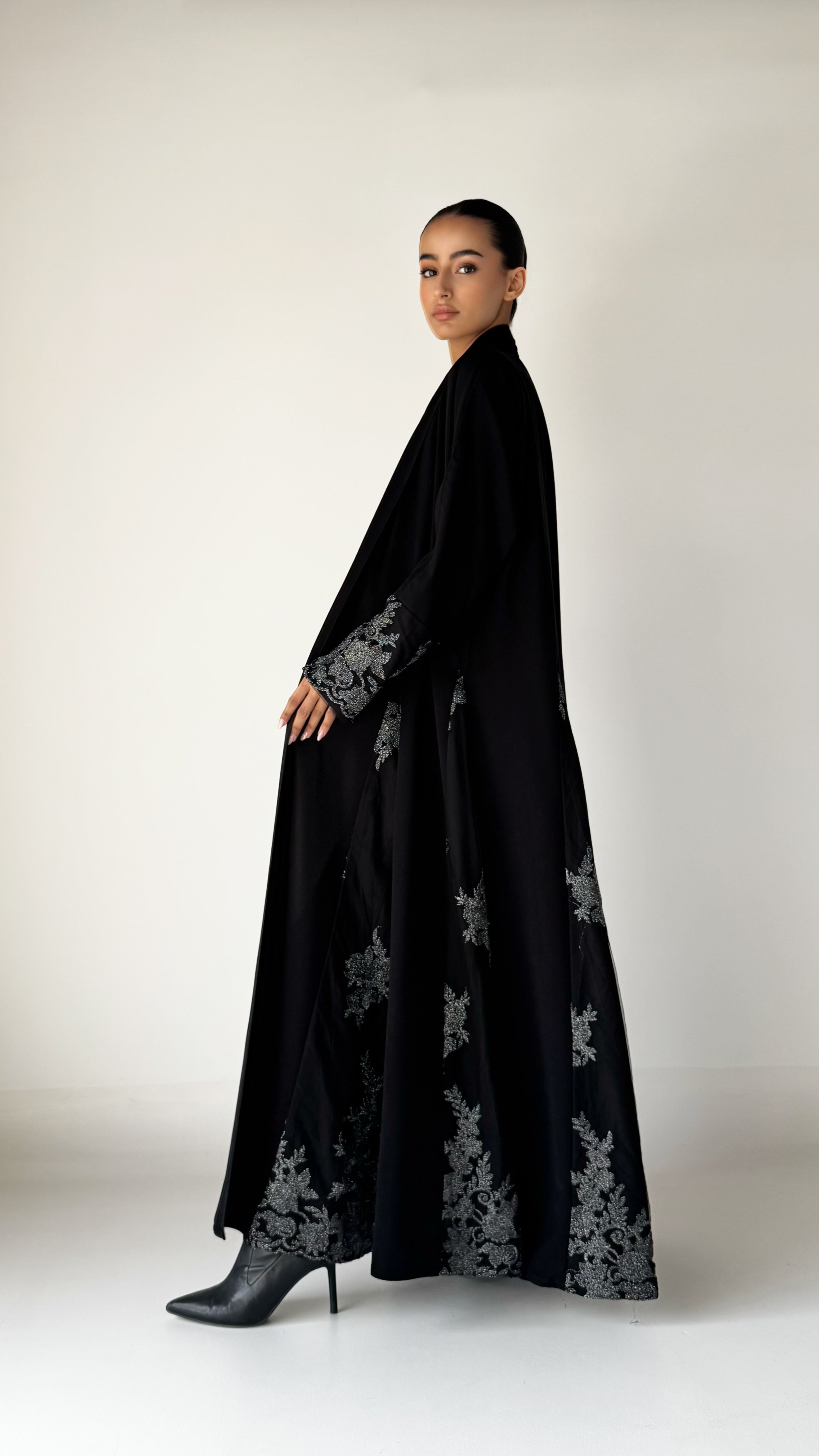 MW645 - Light Crepe Standing with Jacquard Half-Cloche