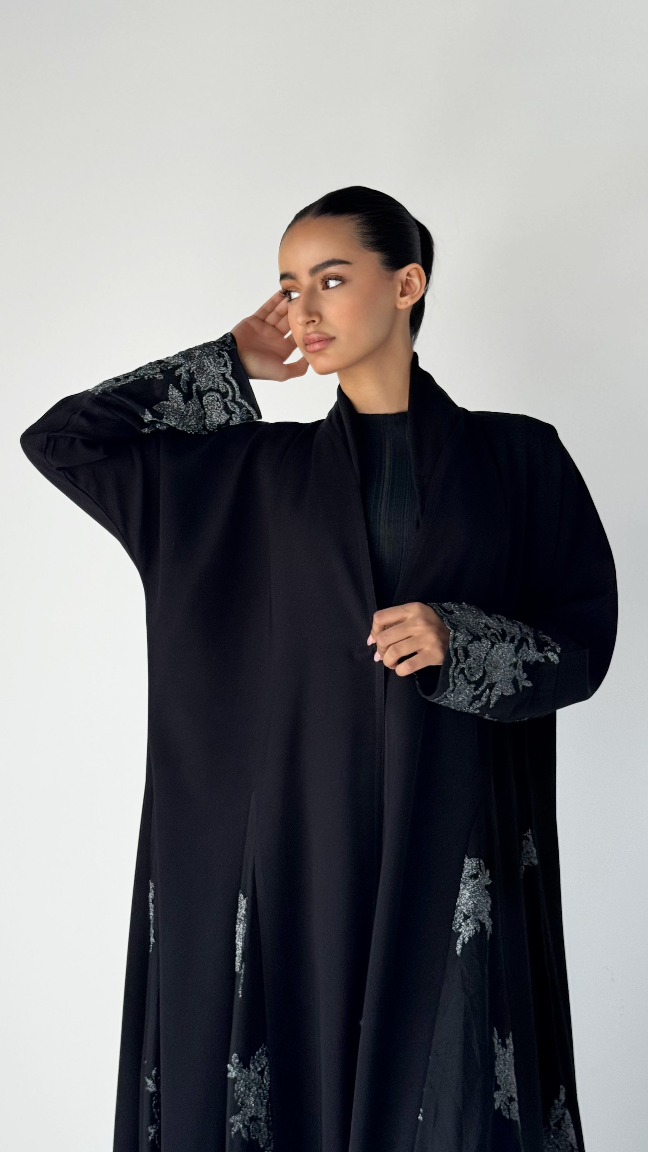 MW645 - Light Crepe Standing with Jacquard Half-Cloche